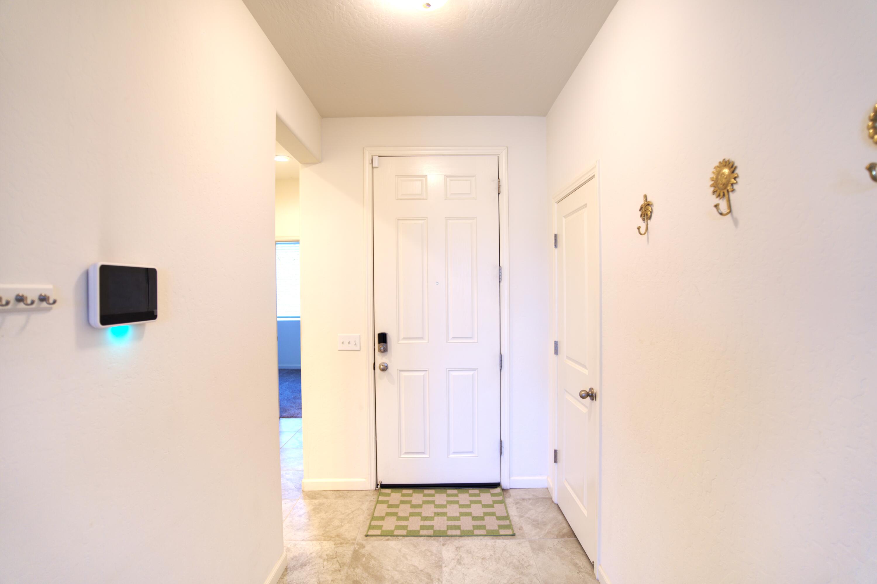 1034 E Country Ct, Visalia, CA 93292