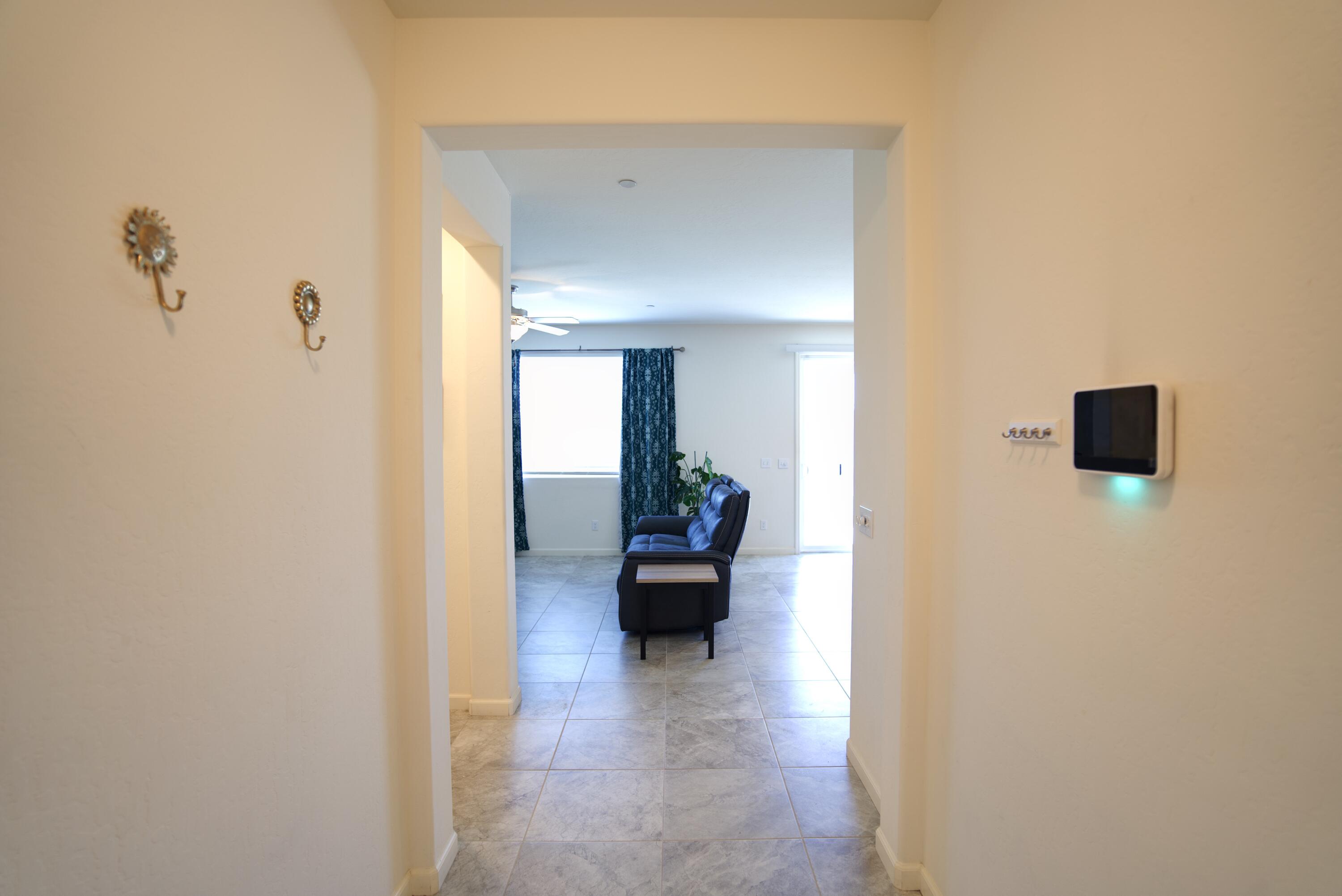 1034 E Country Ct, Visalia, CA 93292