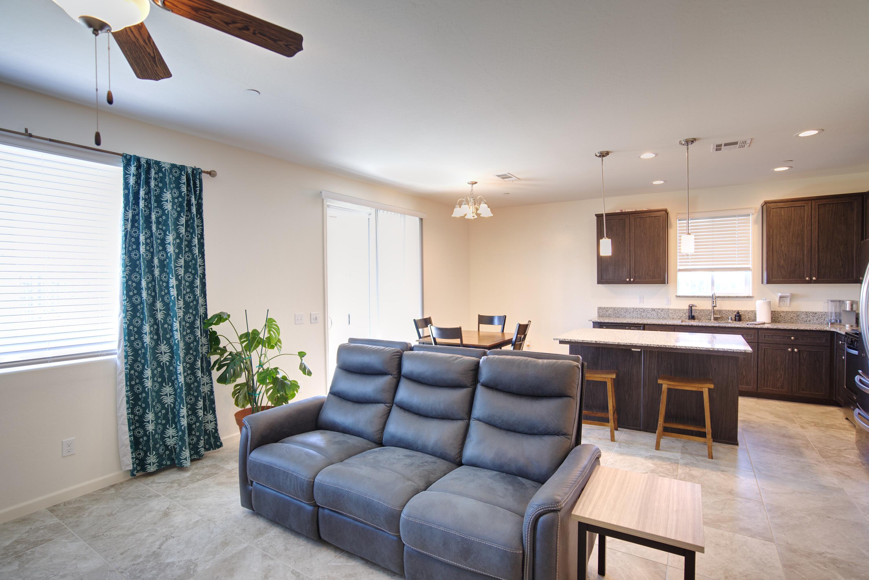 1034 E Country Ct, Visalia, CA 93292