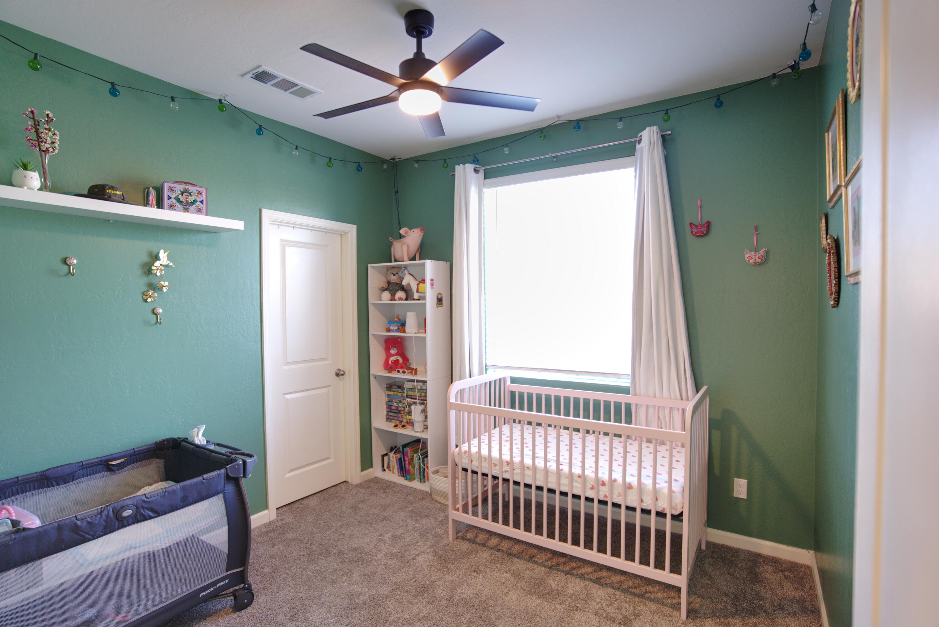 1034 E Country Ct, Visalia, CA 93292