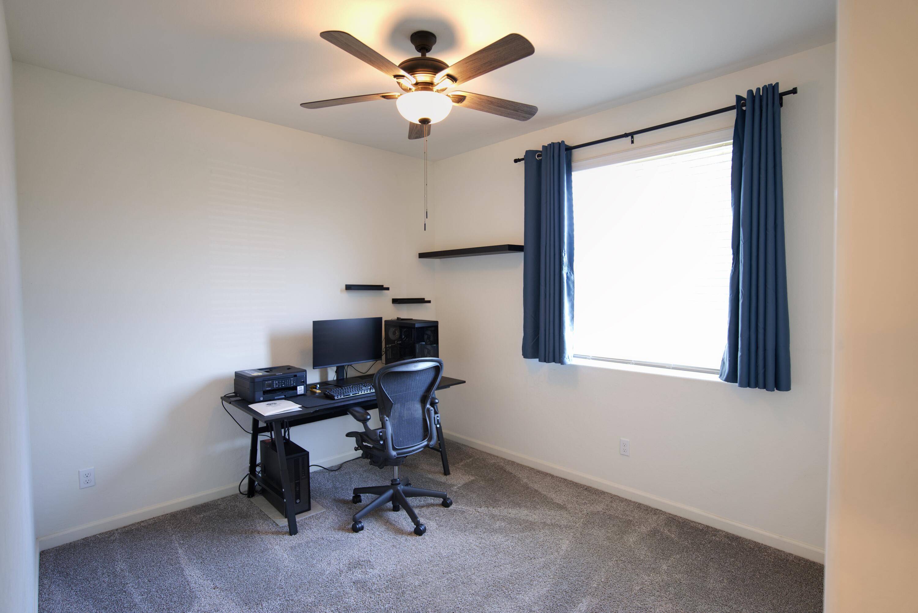 1034 E Country Ct, Visalia, CA 93292