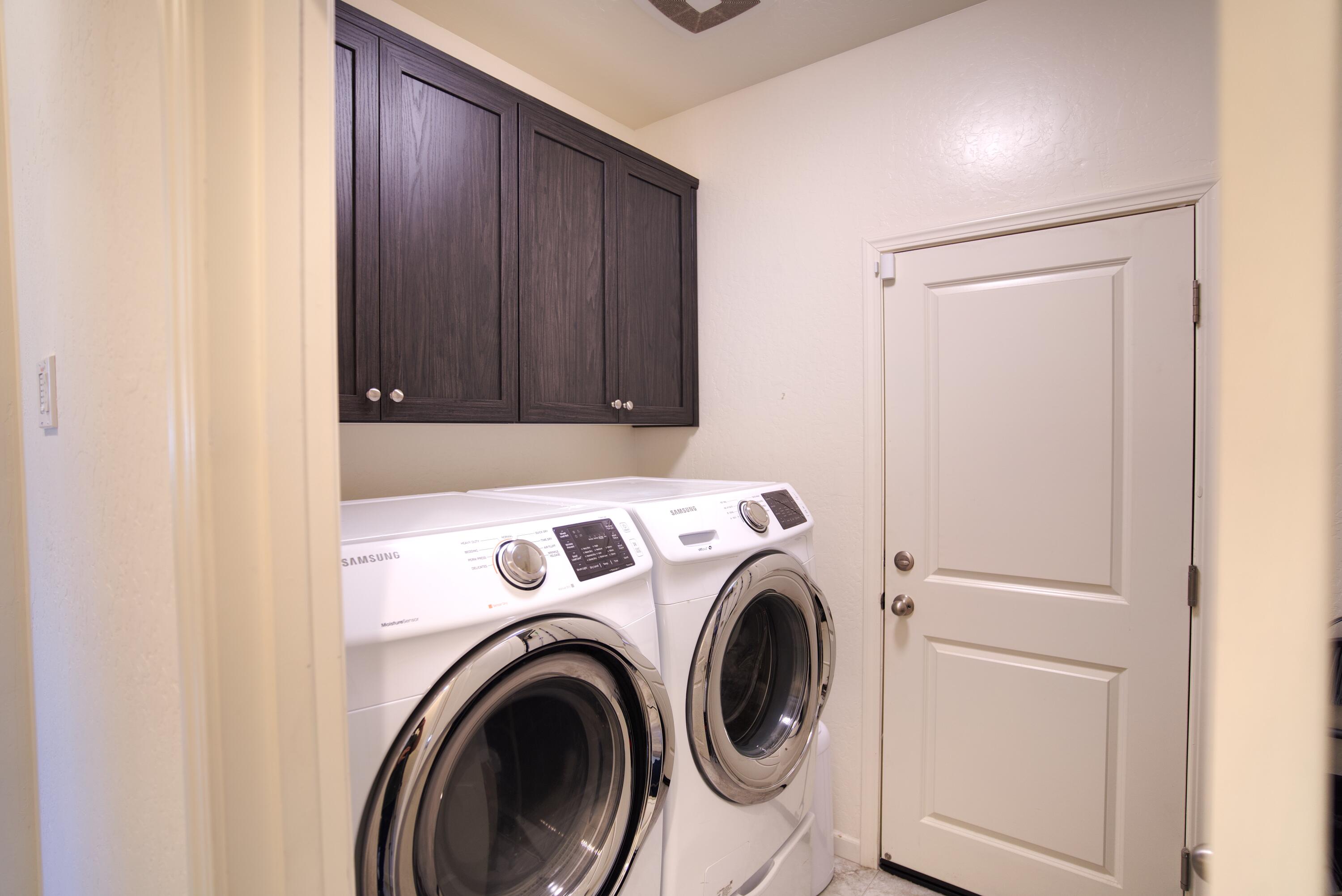 1034 E Country Ct, Visalia, CA 93292