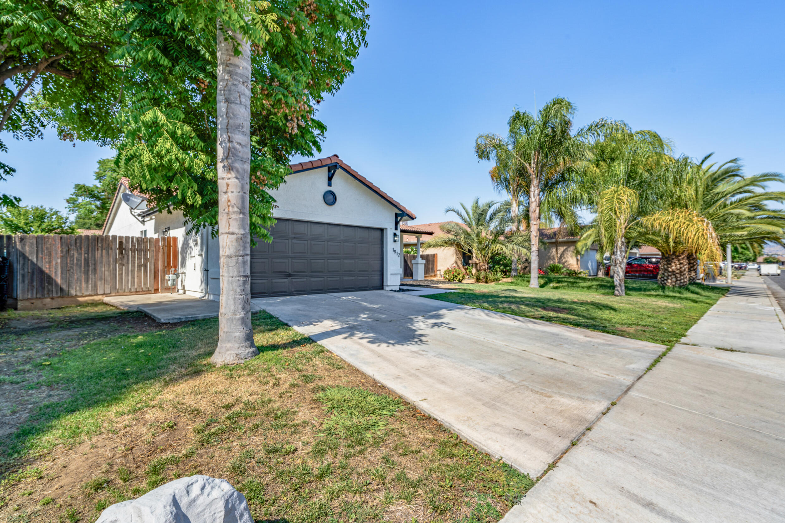 1912 Santa Maria Ave, Porterville, CA 93257