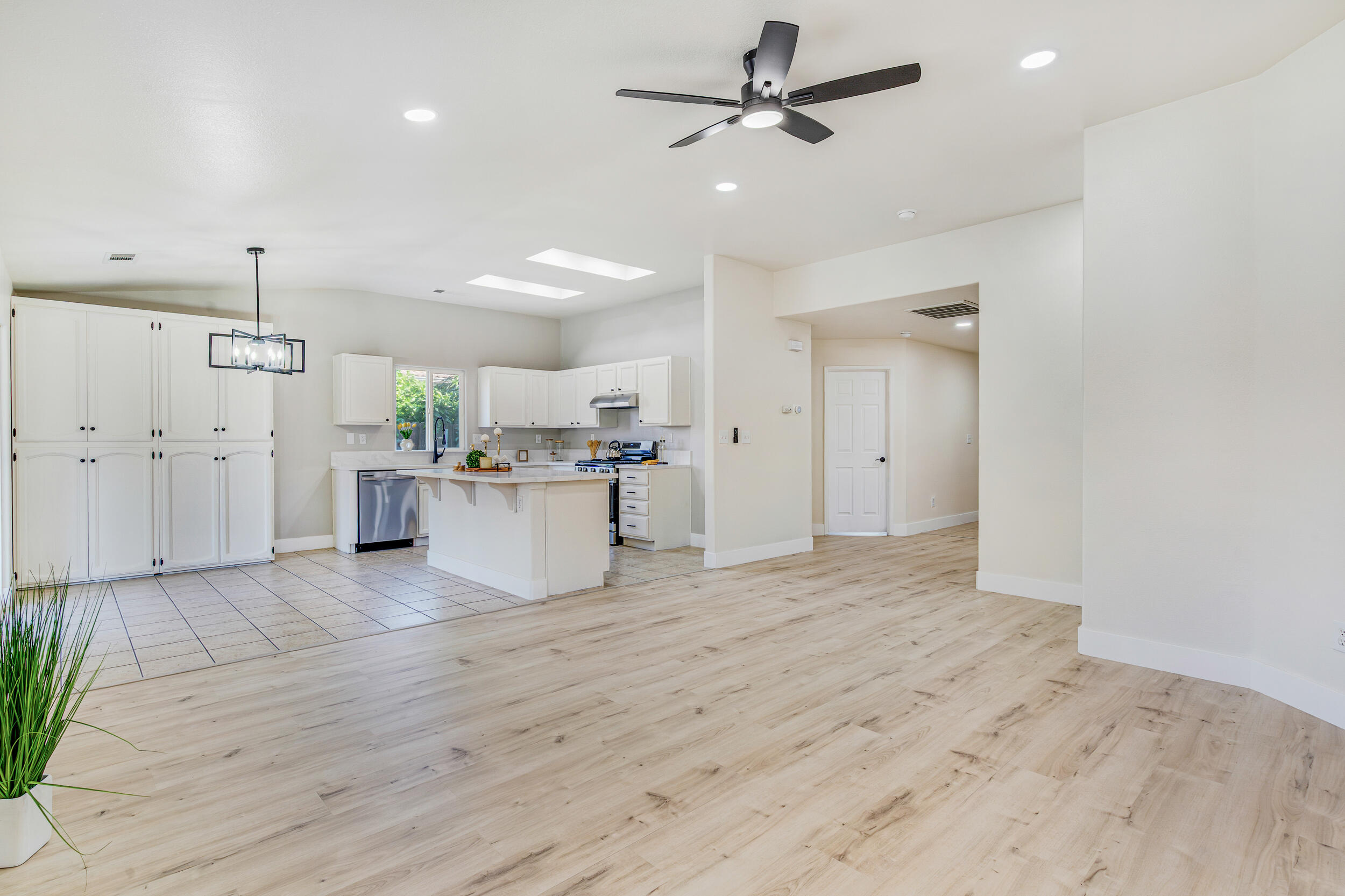 1912 Santa Maria Ave, Porterville, CA 93257