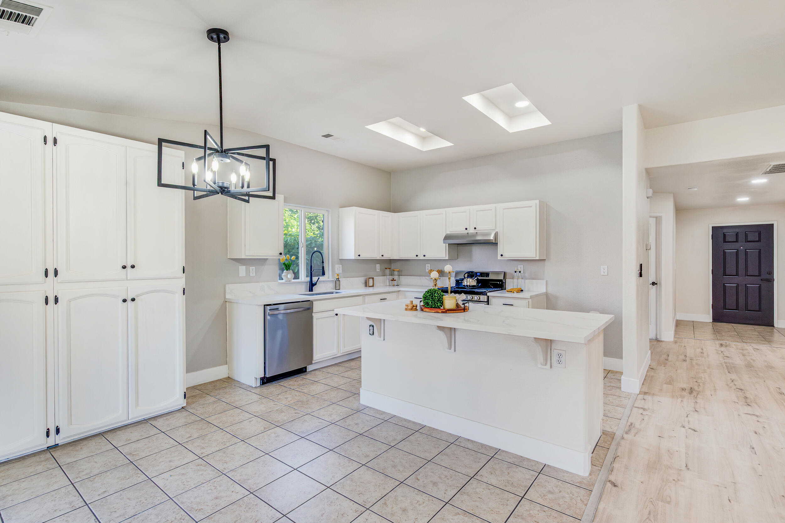 1912 Santa Maria Ave, Porterville, CA 93257