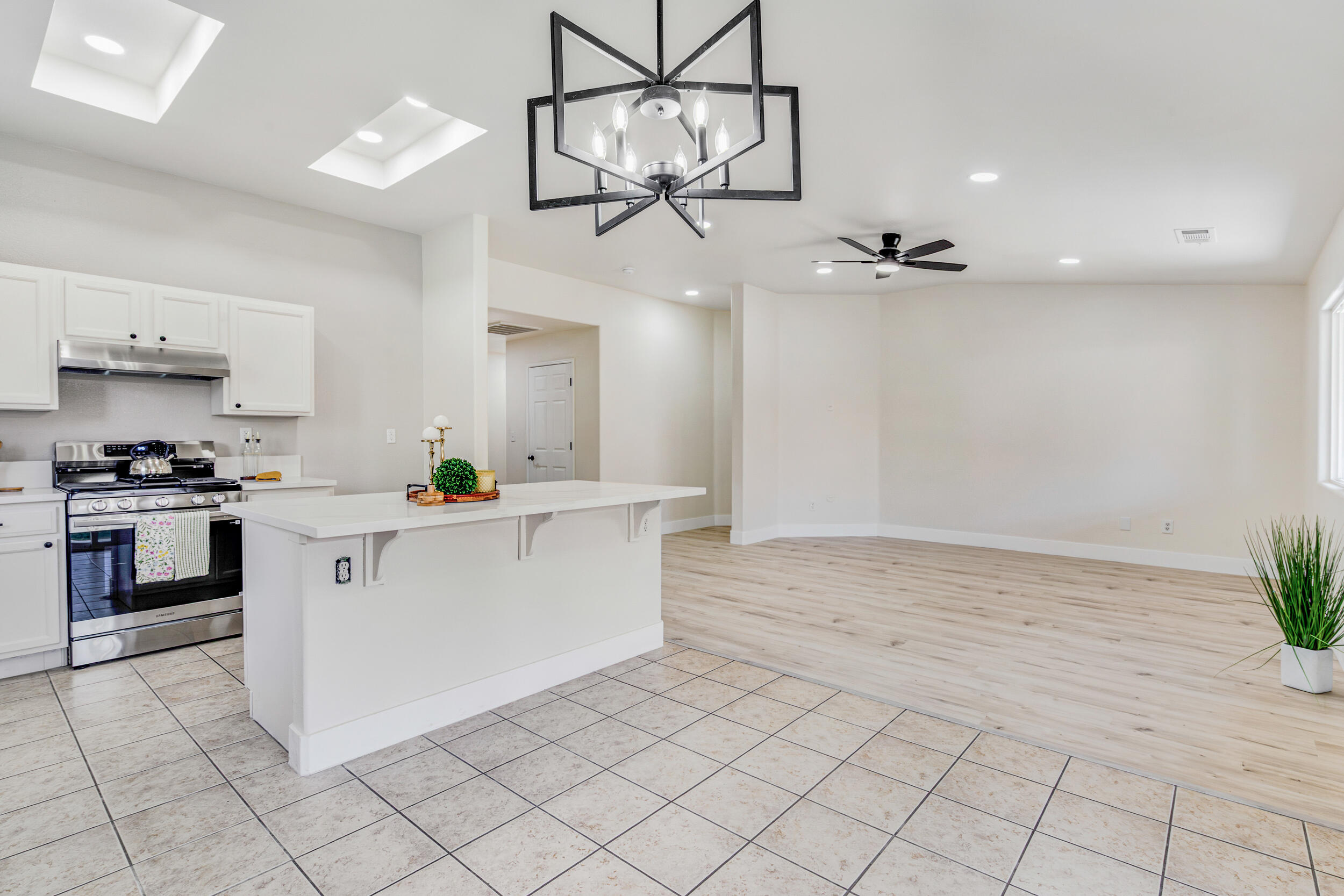 1912 Santa Maria Ave, Porterville, CA 93257