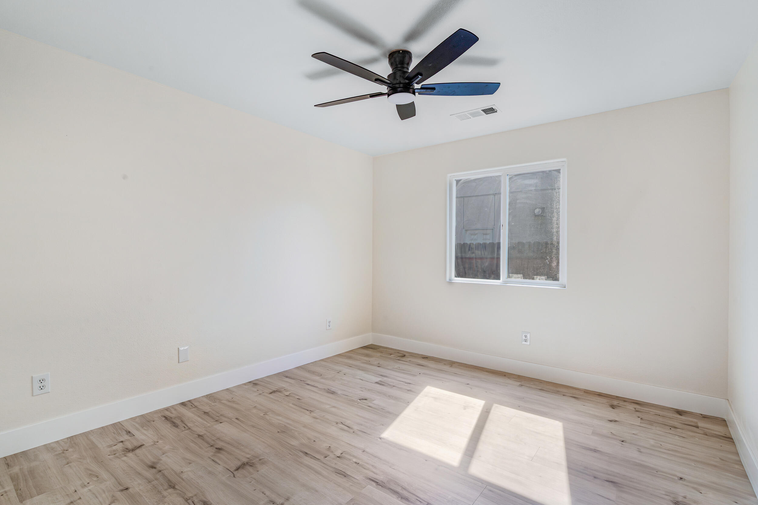 1912 Santa Maria Ave, Porterville, CA 93257