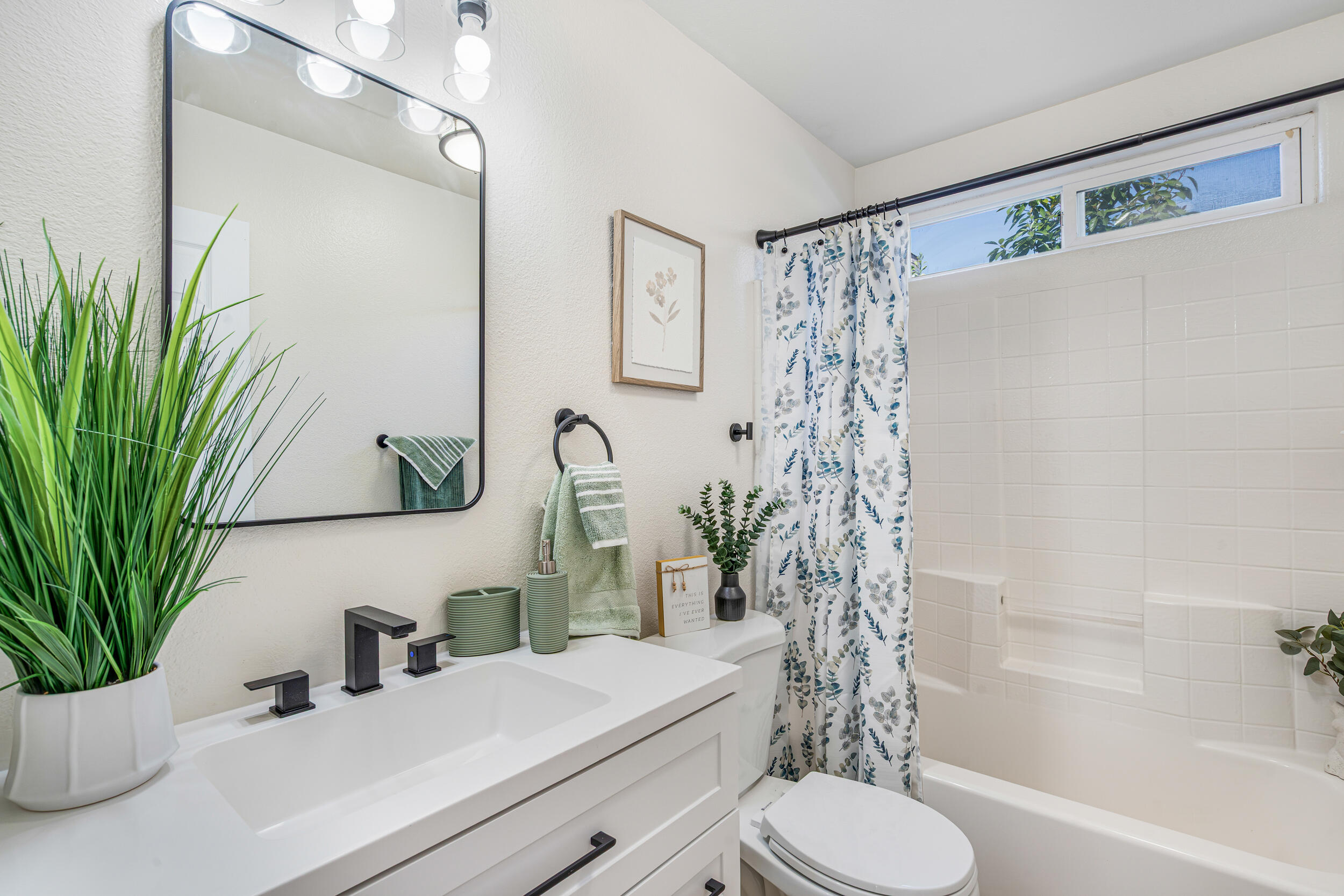 1912 Santa Maria Ave, Porterville, CA 93257