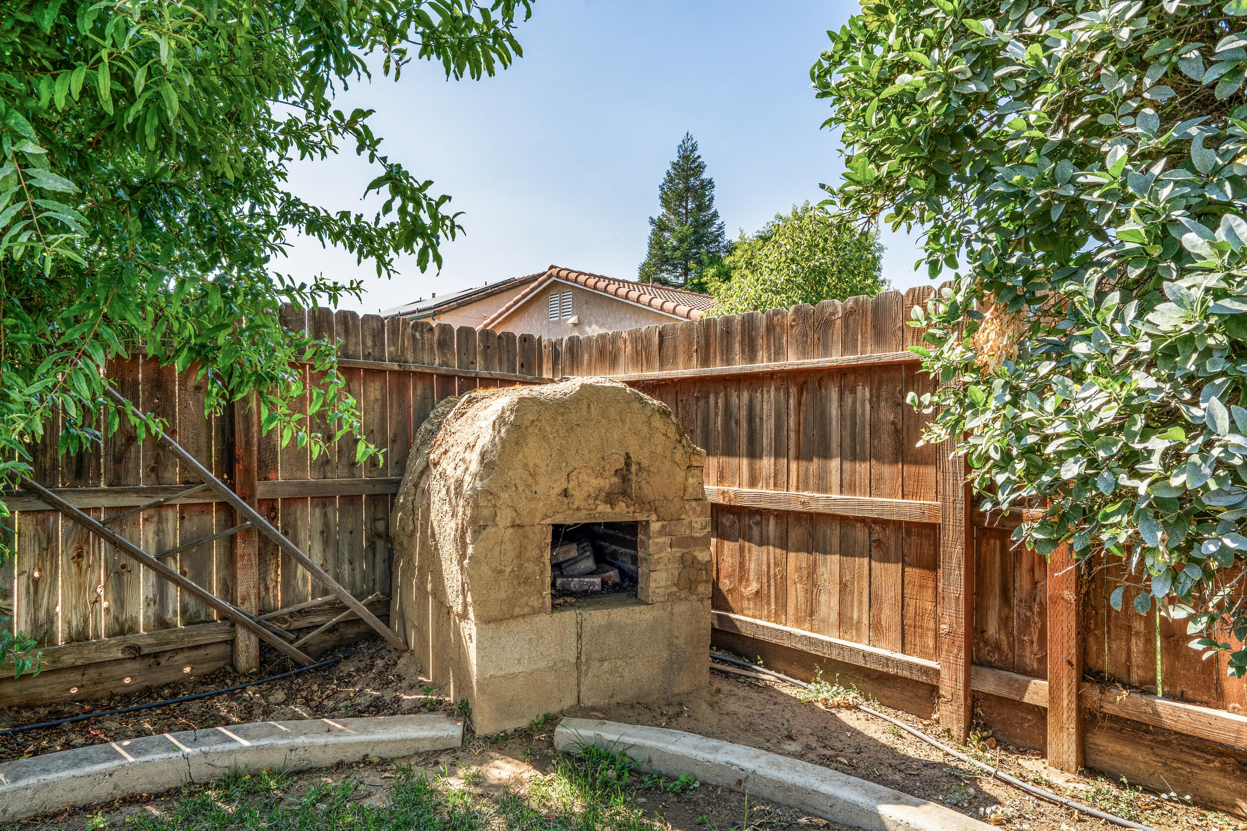 1912 Santa Maria Ave, Porterville, CA 93257