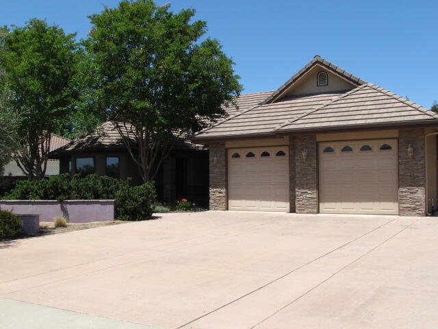 1072 Rorden Ave, Selma, CA 93662