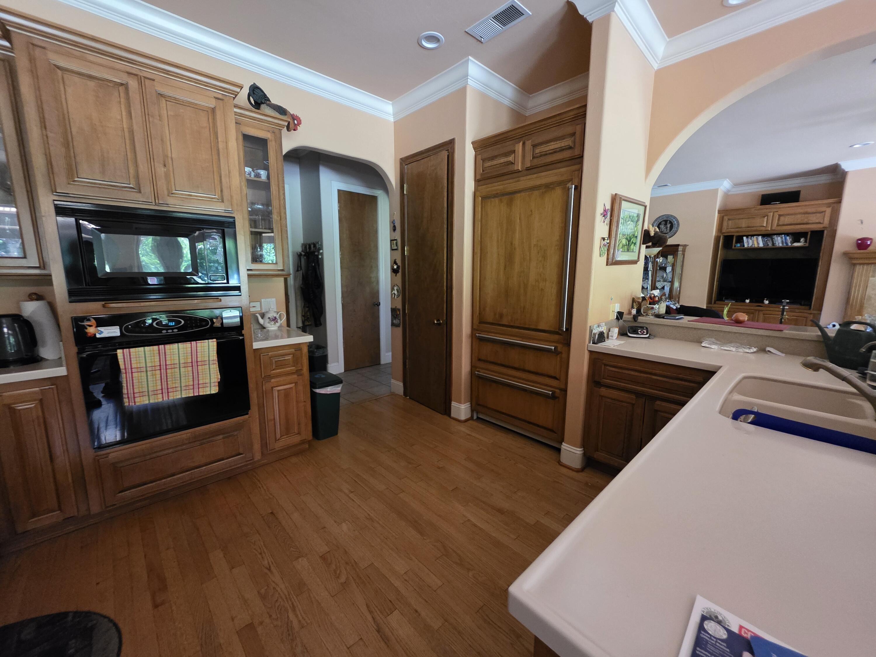 1072 Rorden Ave, Selma, CA 93662