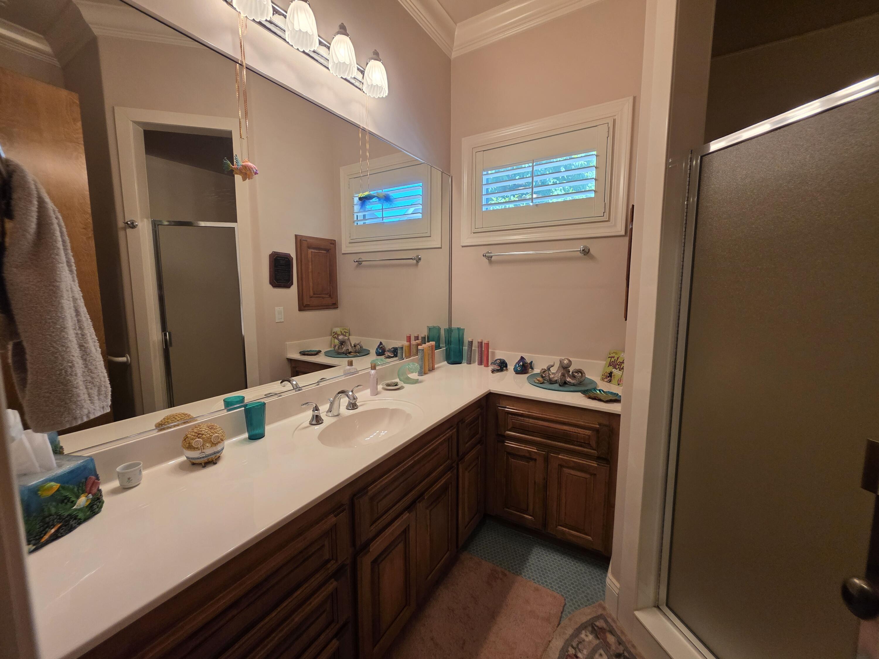 1072 Rorden Ave, Selma, CA 93662