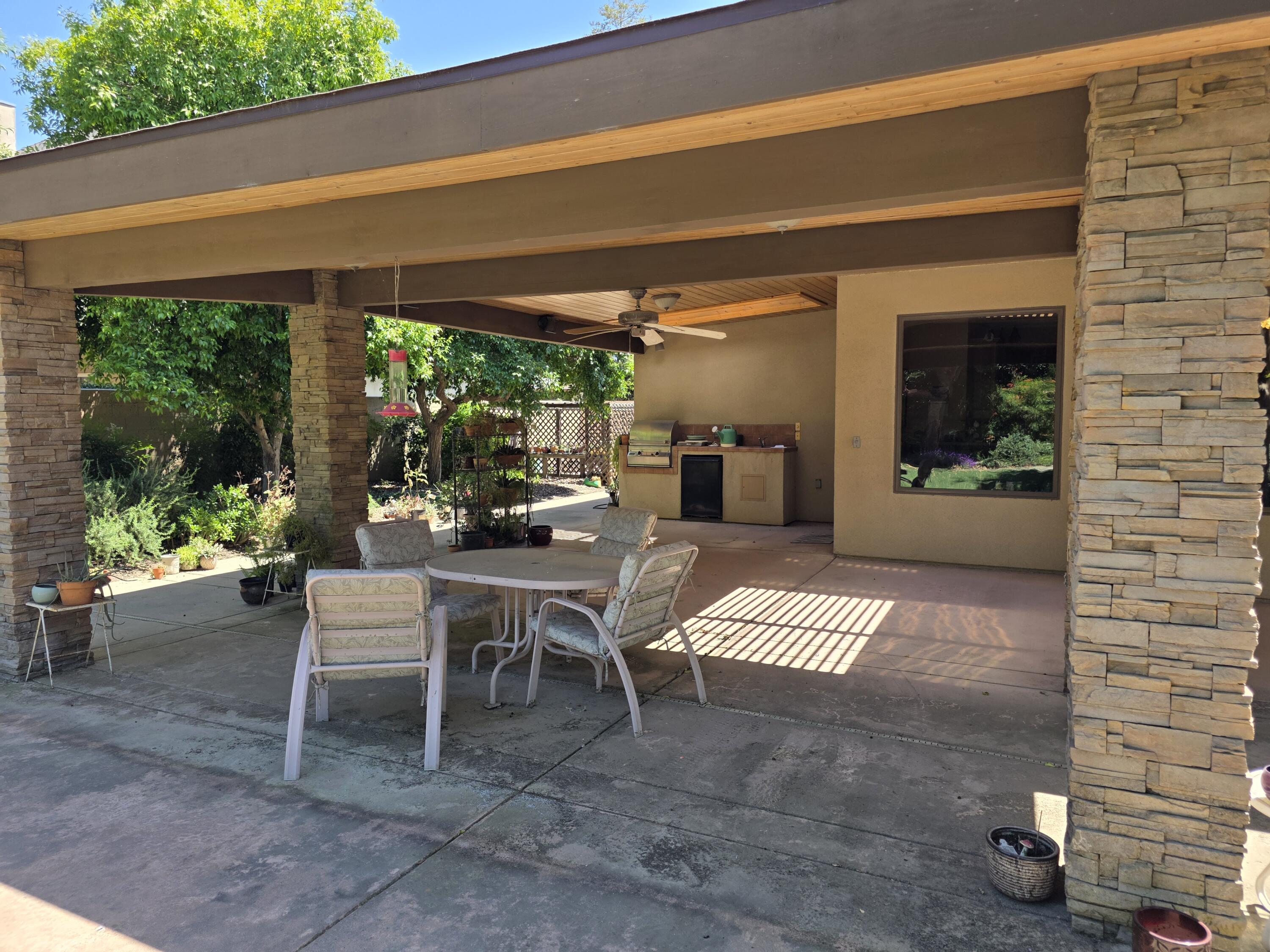 1072 Rorden Ave, Selma, CA 93662