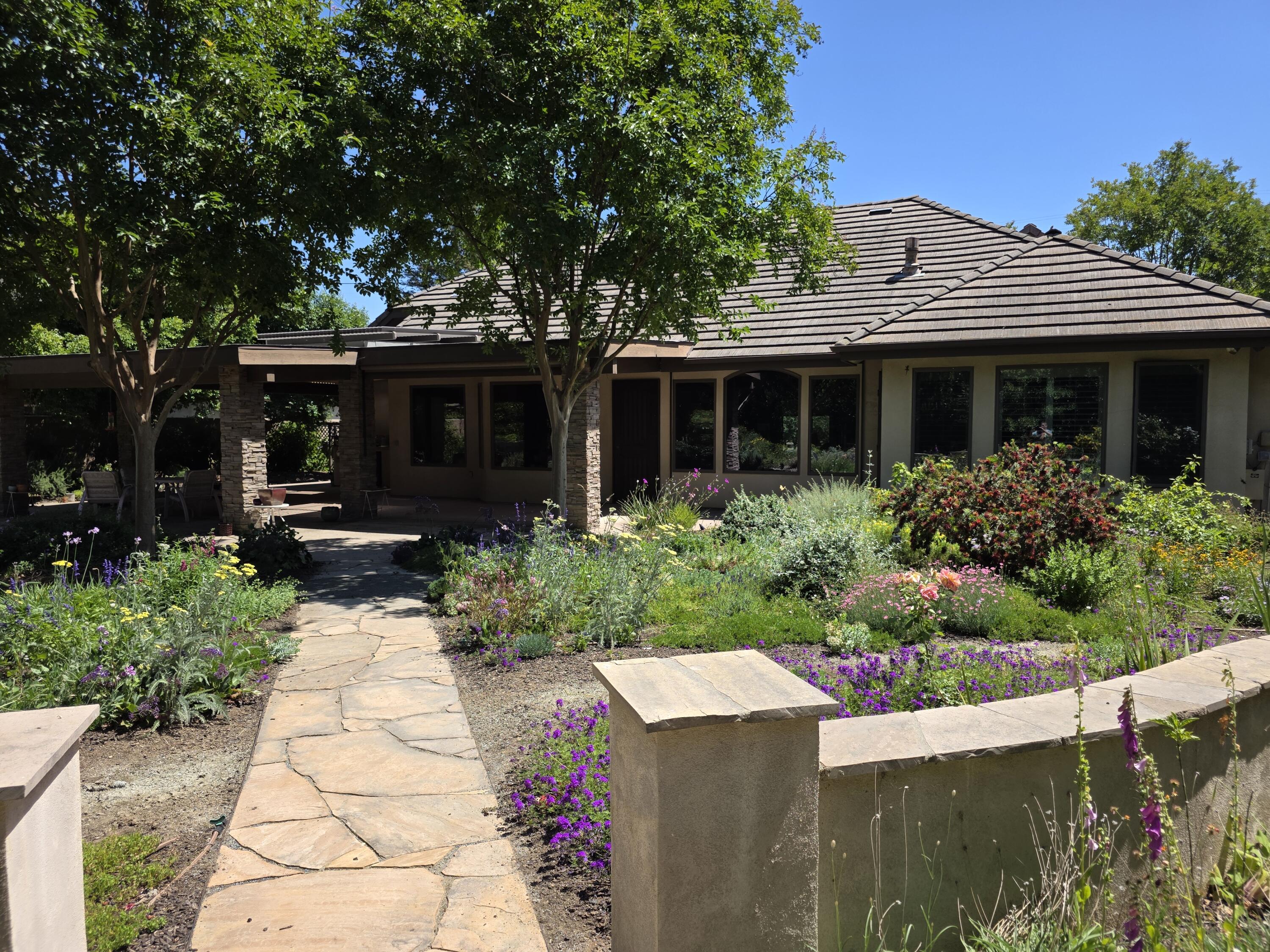 1072 Rorden Ave, Selma, CA 93662