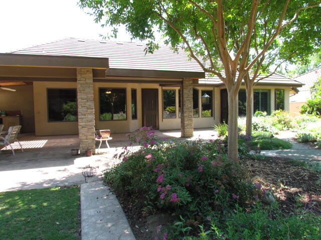 1072 Rorden Ave, Selma, CA 93662