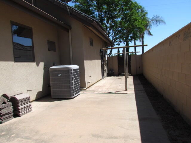 1072 Rorden Ave, Selma, CA 93662