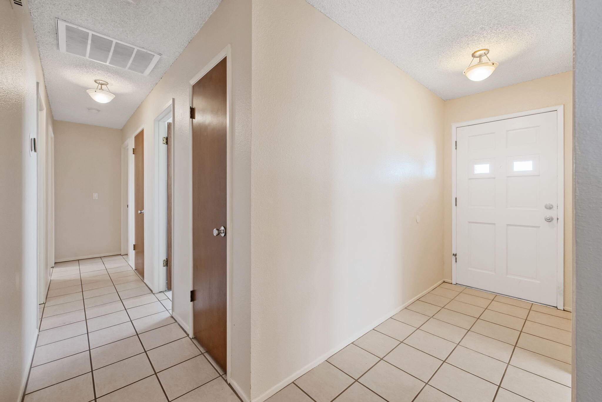 883 Clover Ln, Hanford, CA 93230
