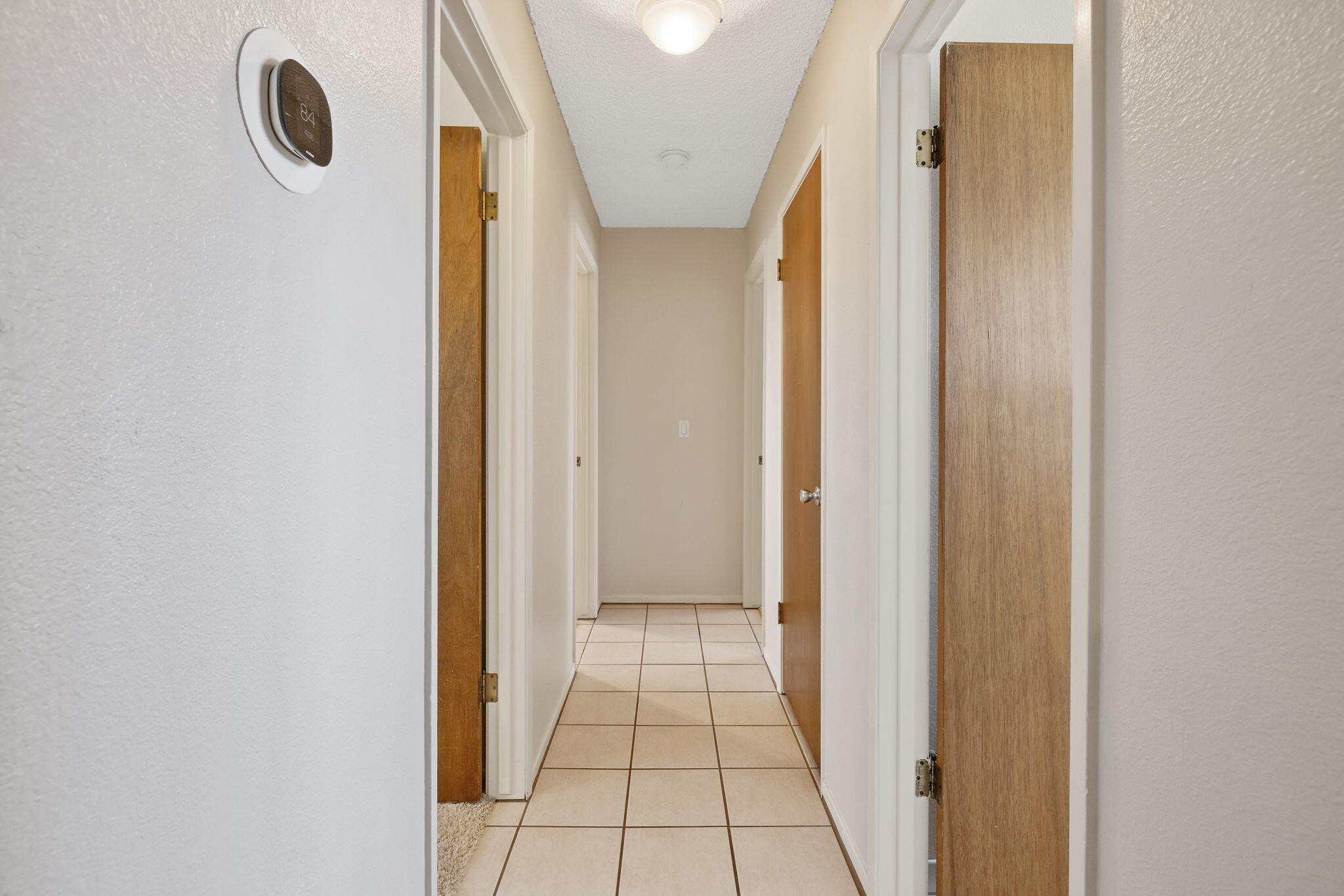 883 Clover Ln, Hanford, CA 93230