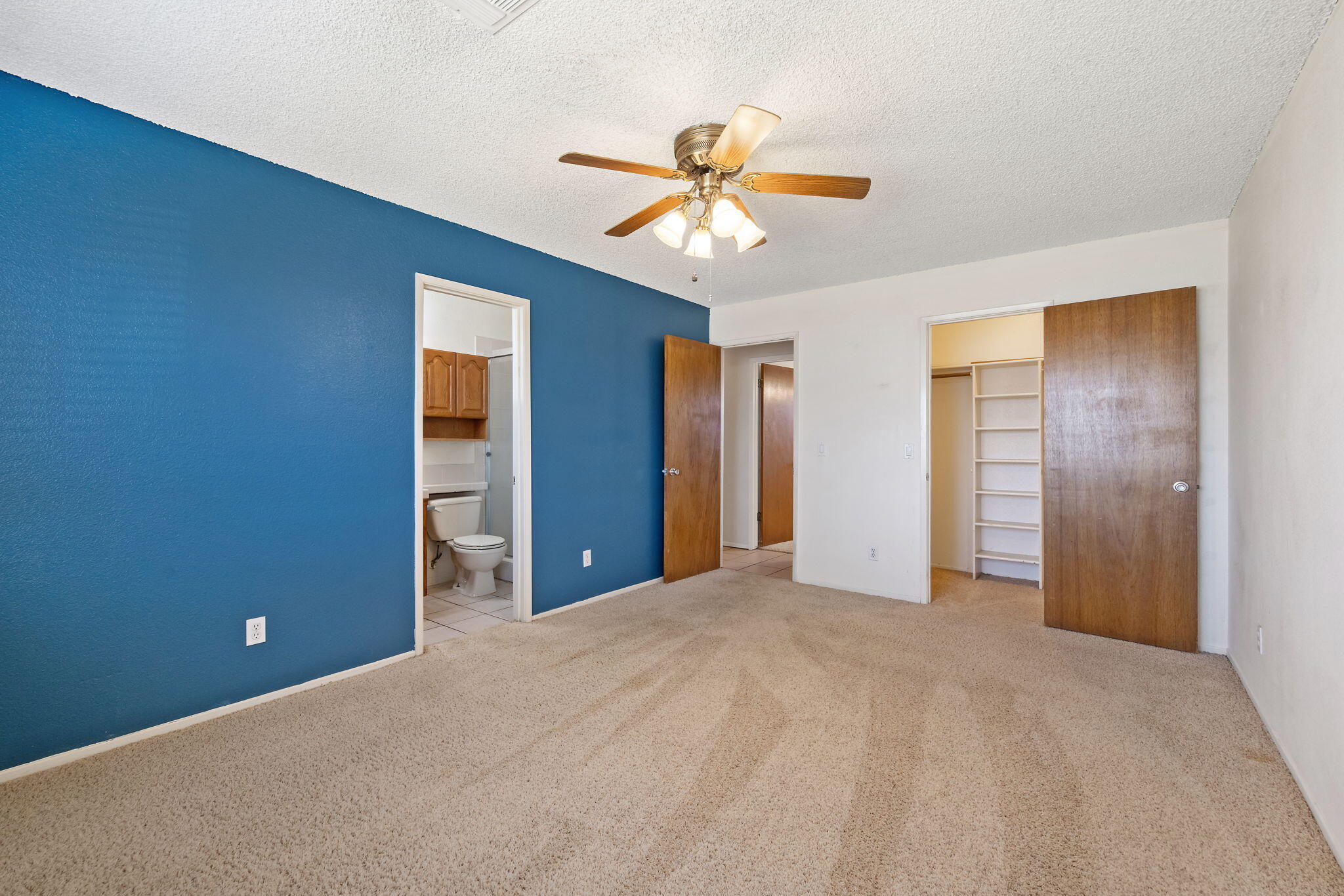 883 Clover Ln, Hanford, CA 93230