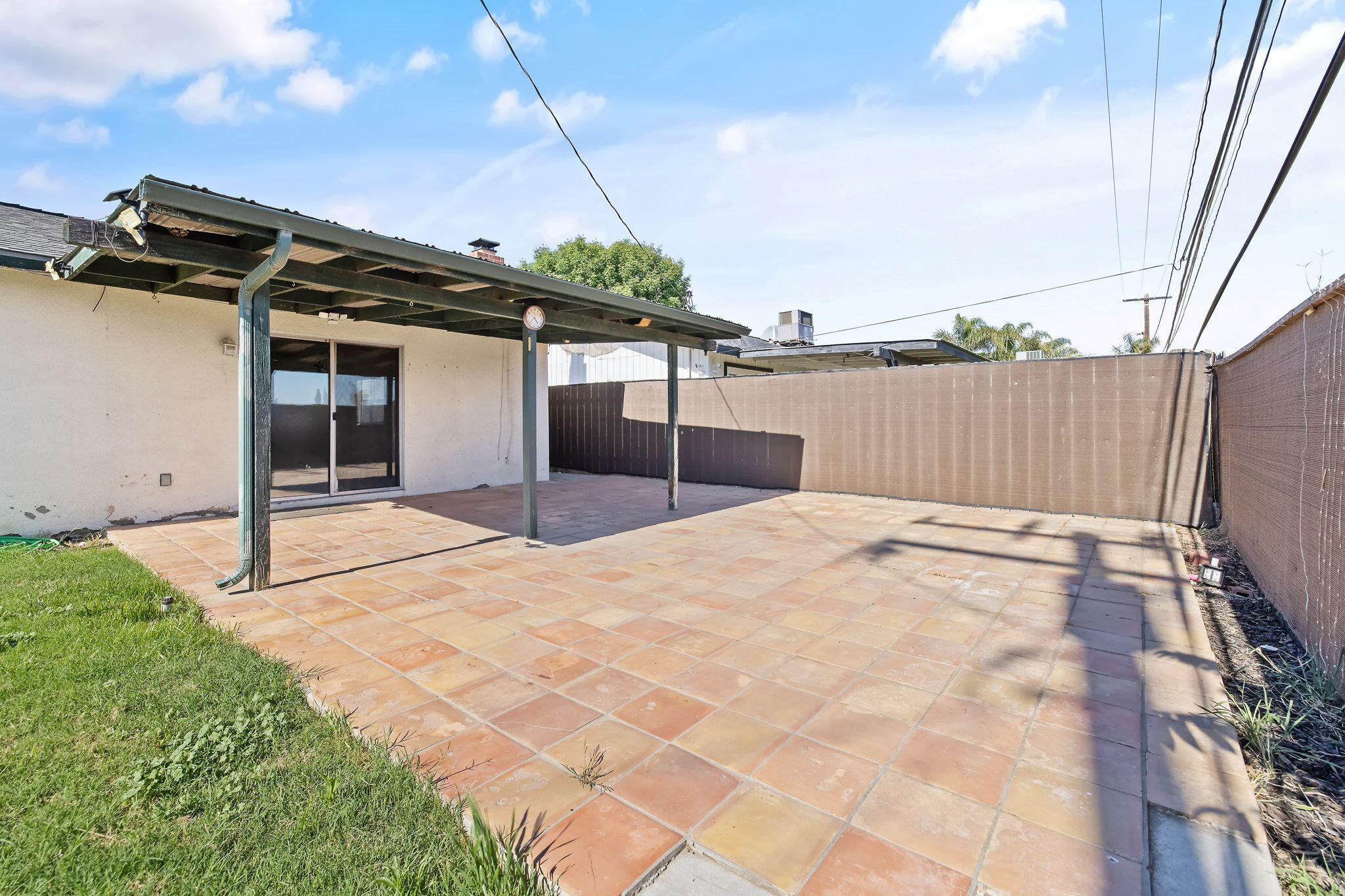 883 Clover Ln, Hanford, CA 93230