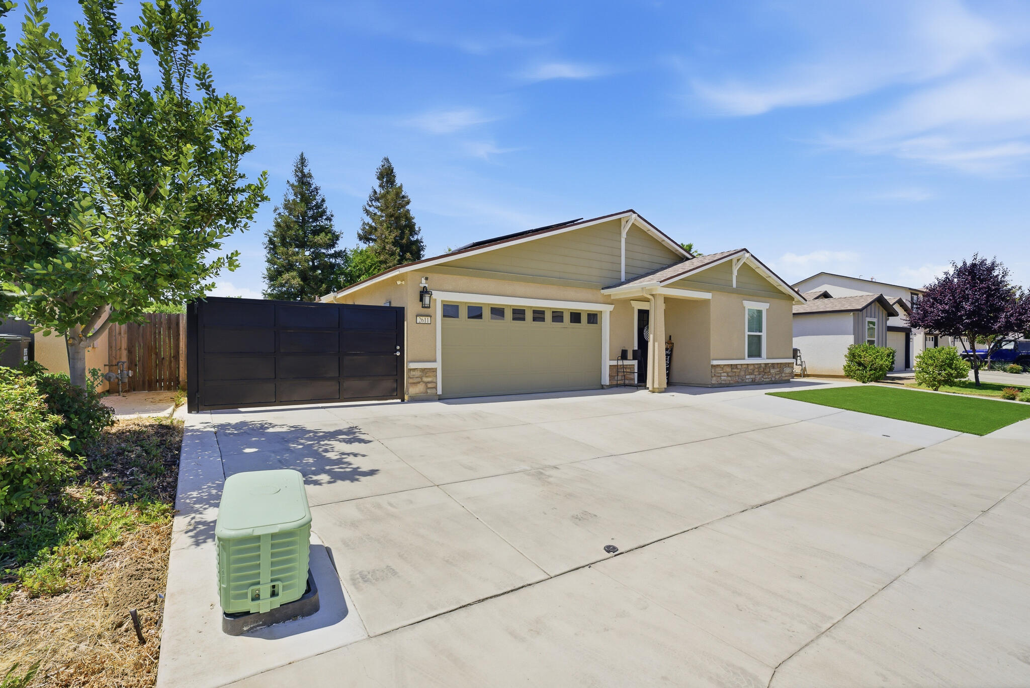 2611 S Spruce St, Visalia, CA 93292