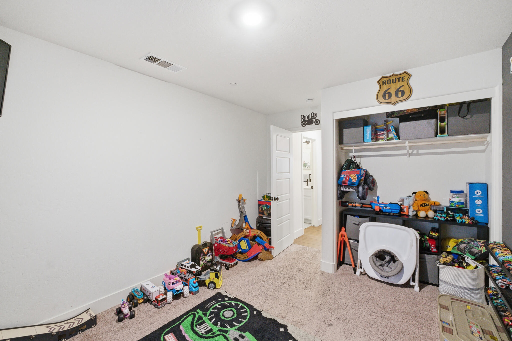 2611 S Spruce St, Visalia, CA 93292