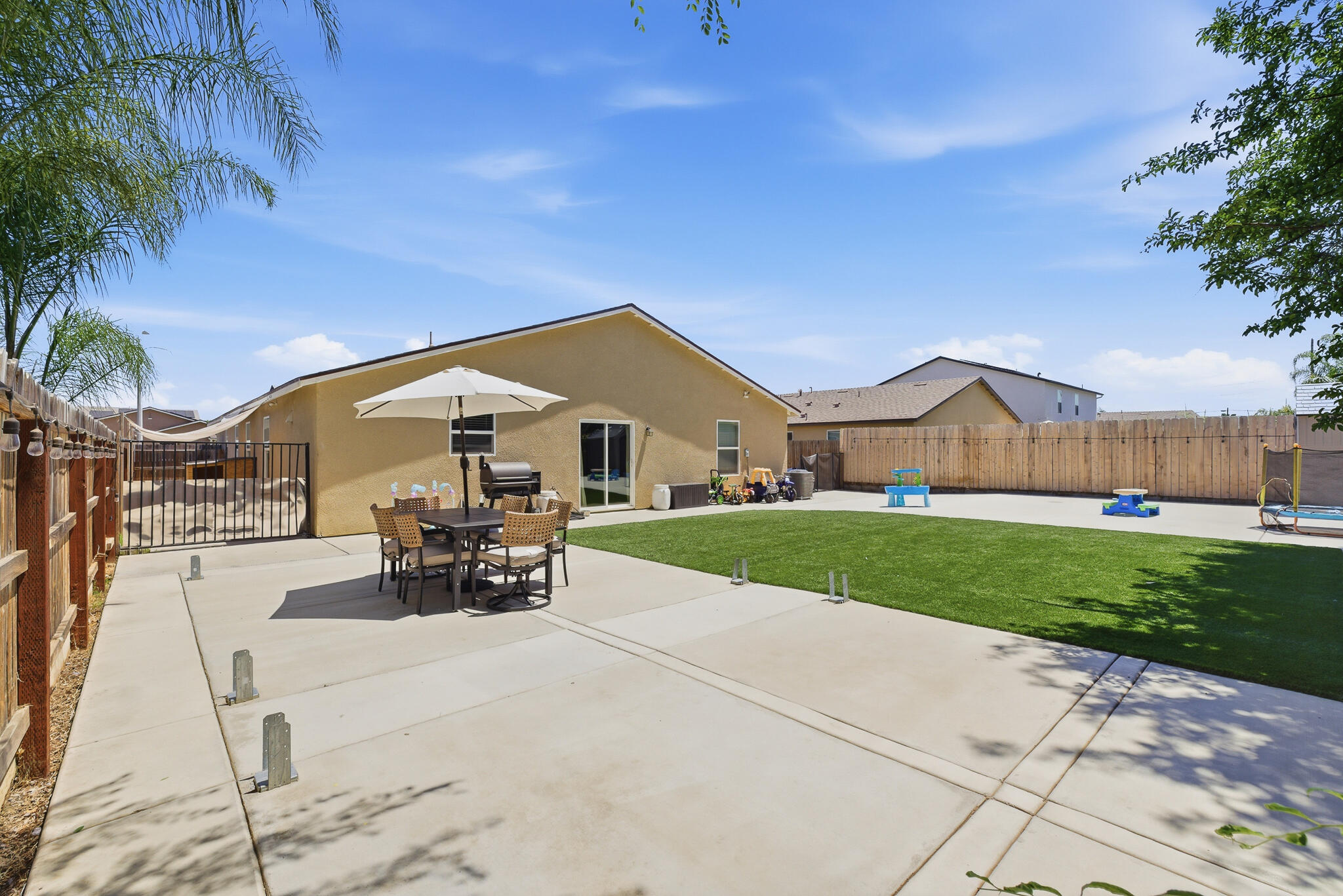 2611 S Spruce St, Visalia, CA 93292