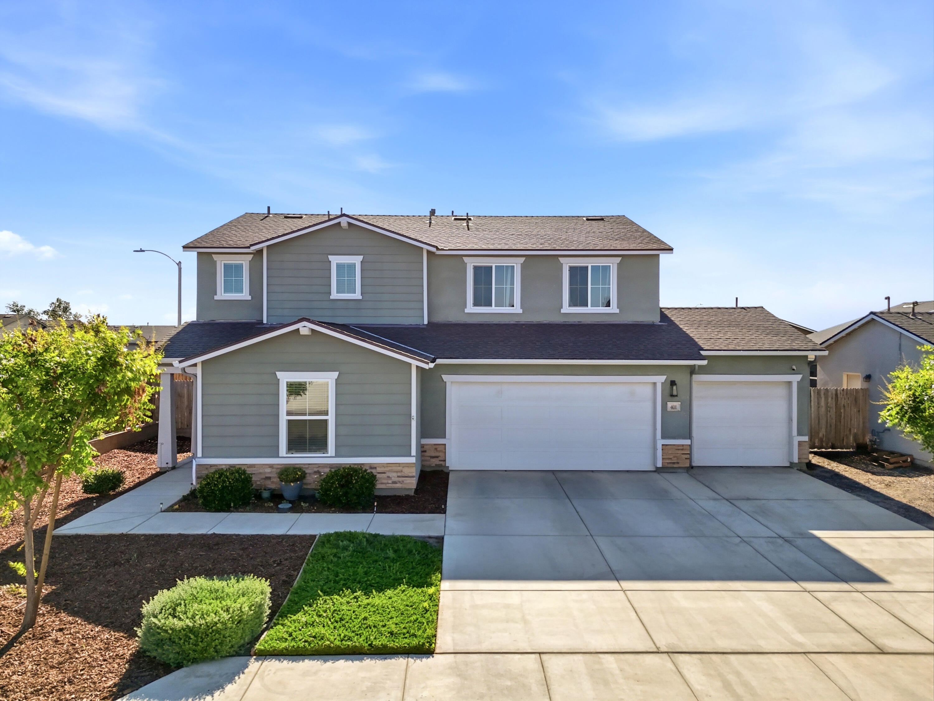 401 River St, Tulare, CA 93274