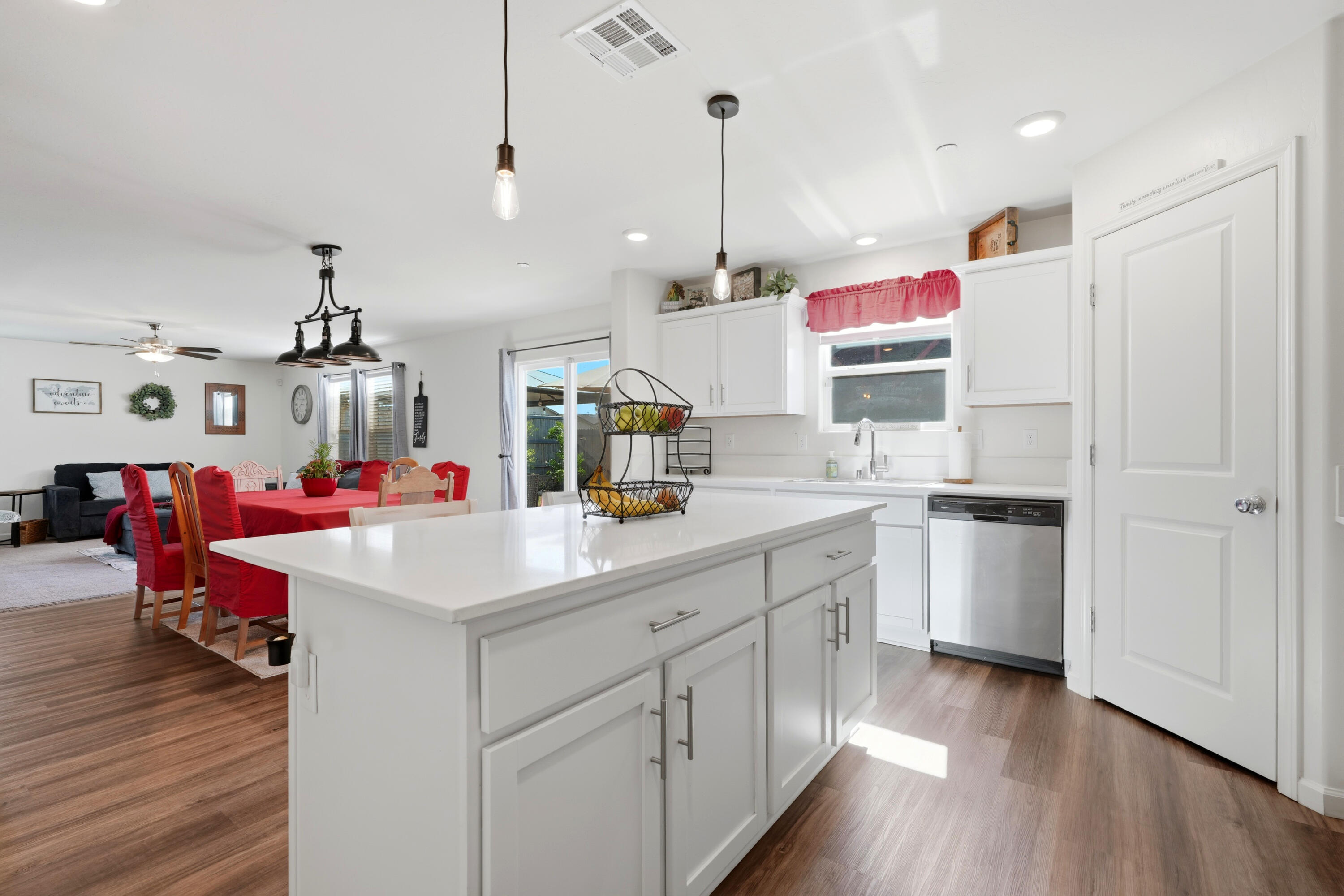 401 River St, Tulare, CA 93274