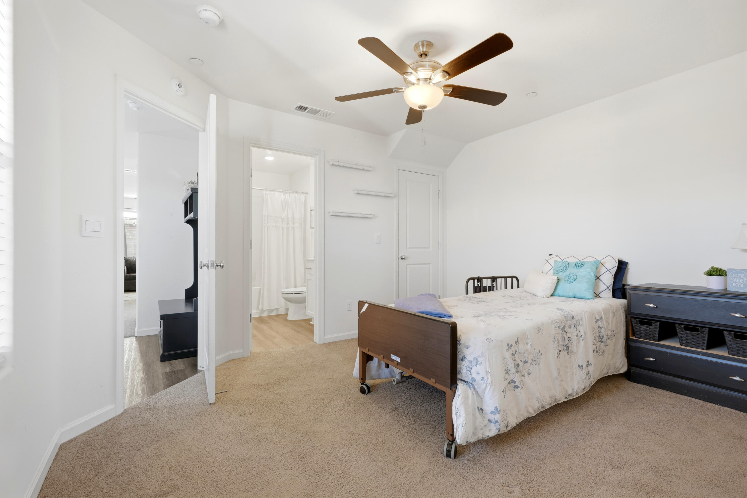 401 River St, Tulare, CA 93274