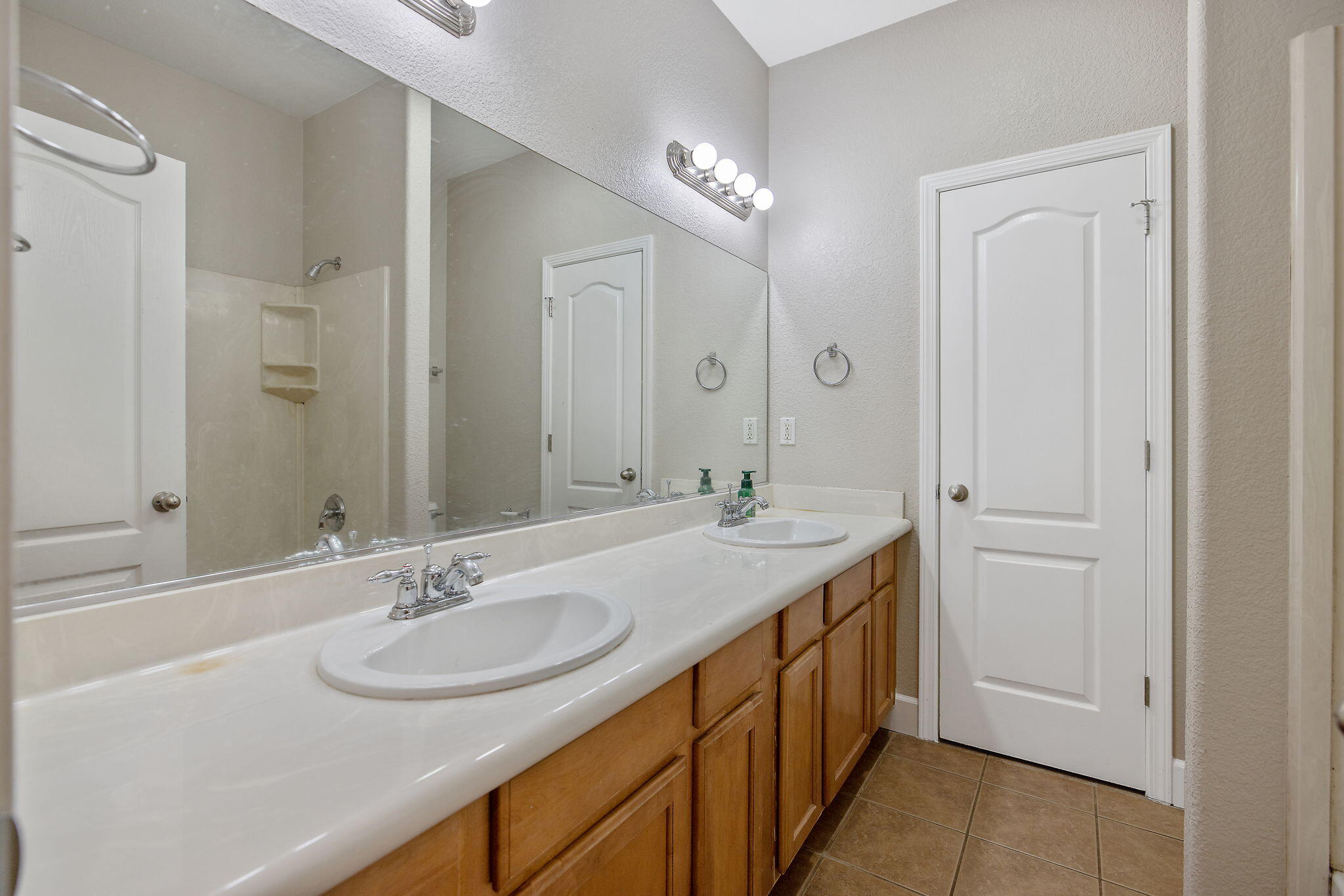 5048 W Wren Ave, Visalia, CA 93291