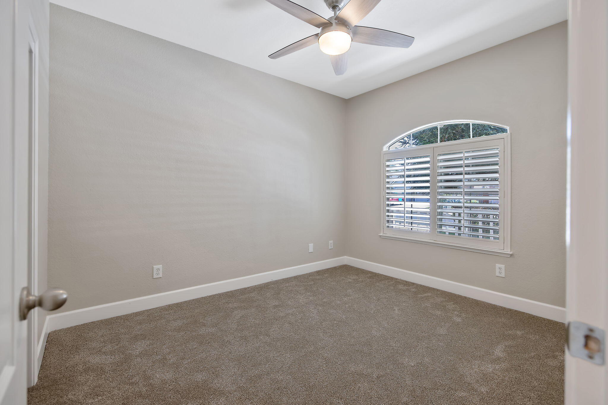 5048 W Wren Ave, Visalia, CA 93291