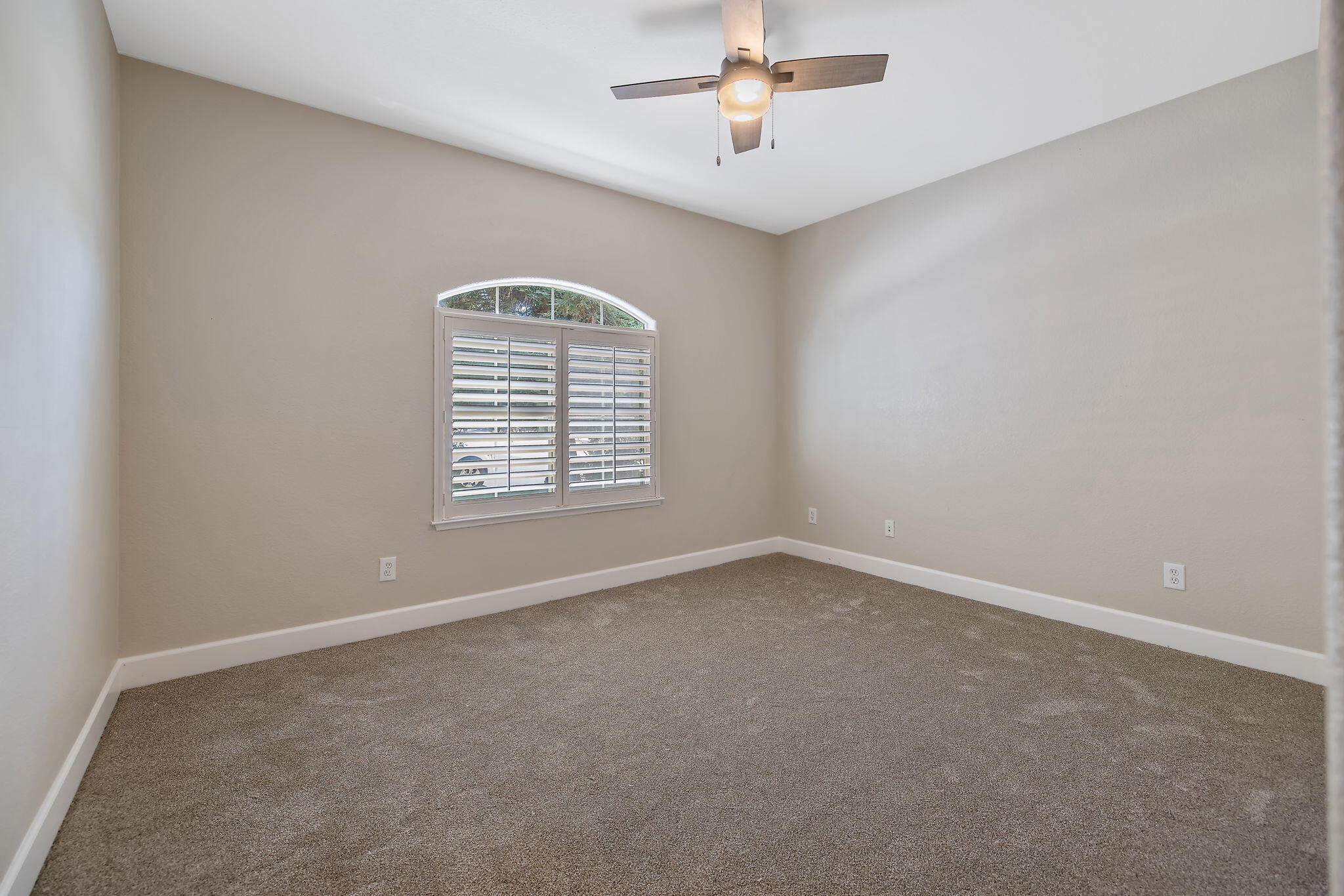5048 W Wren Ave, Visalia, CA 93291