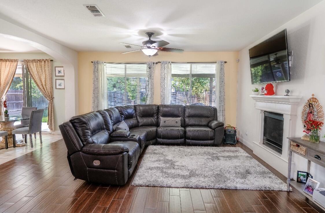 2954 W Delta Ave, Visalia, CA 93291