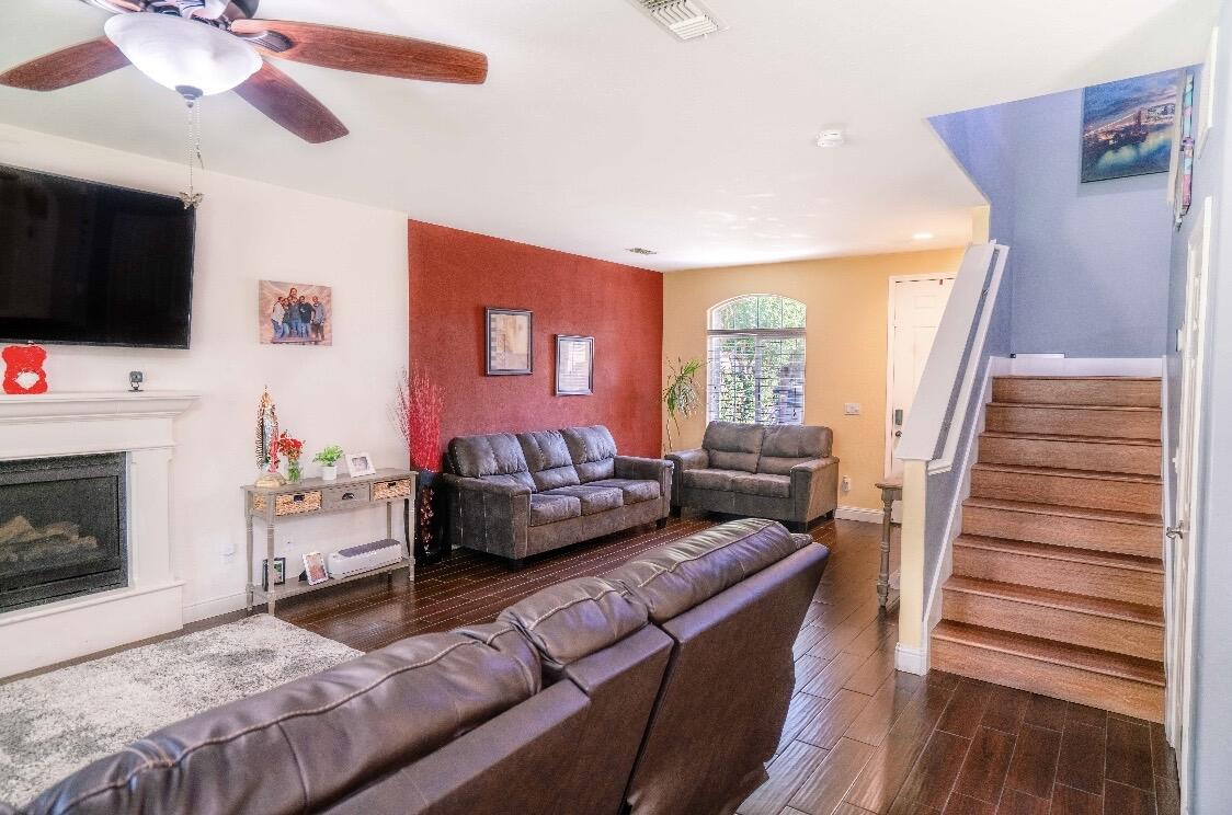2954 W Delta Ave, Visalia, CA 93291
