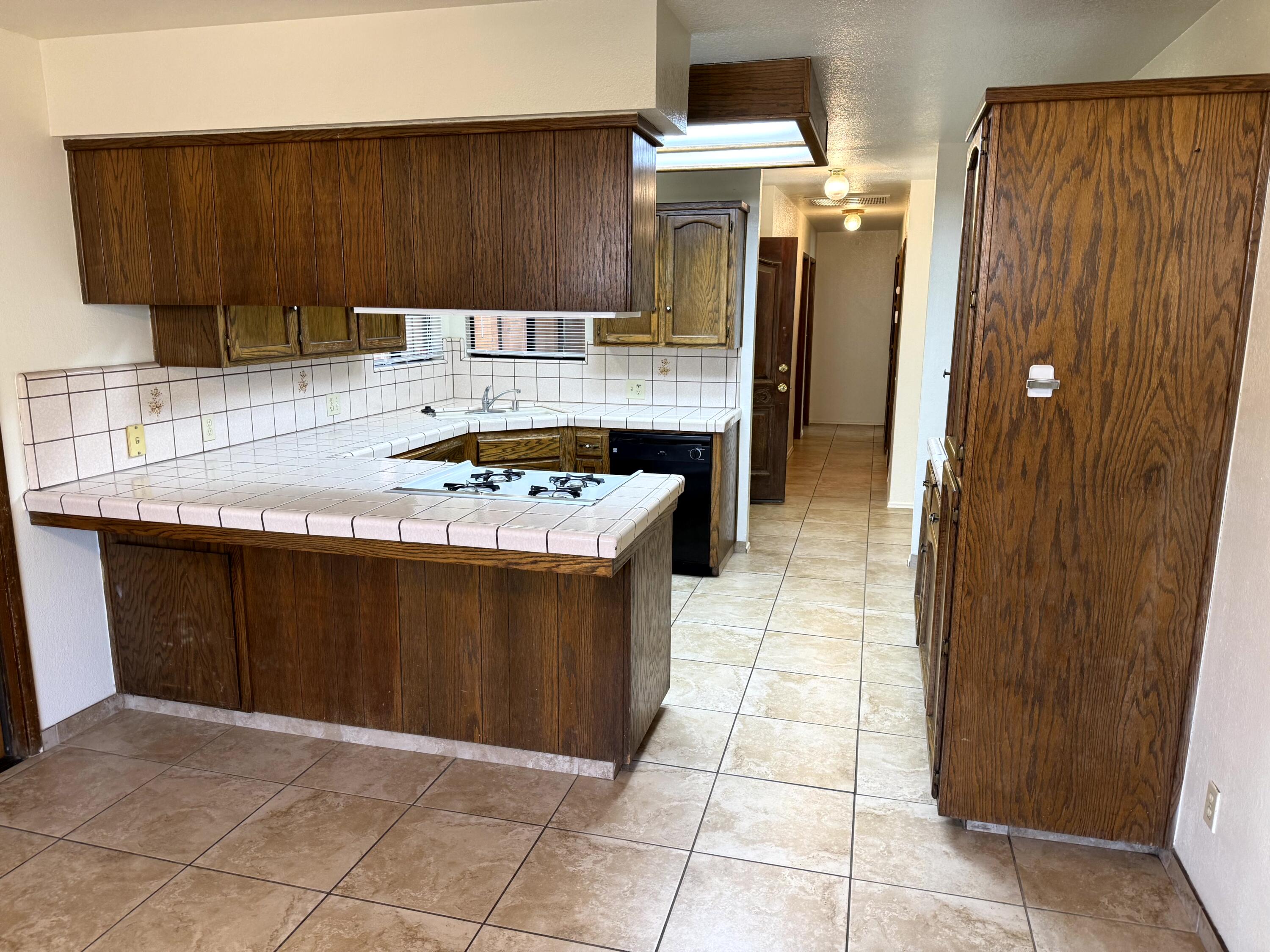 1765 E Sandalwood Ave, Tulare, CA 93274