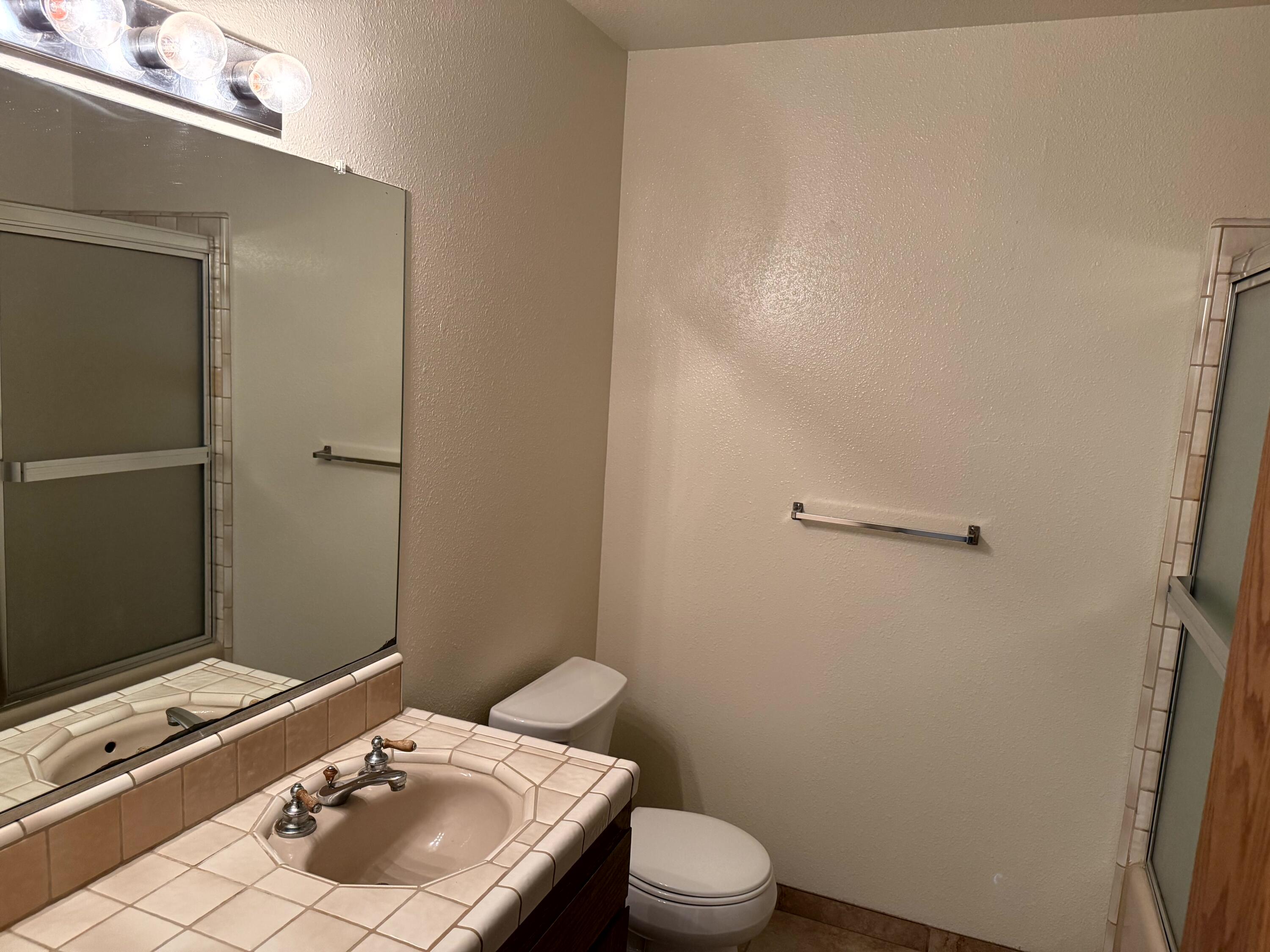 1765 E Sandalwood Ave, Tulare, CA 93274