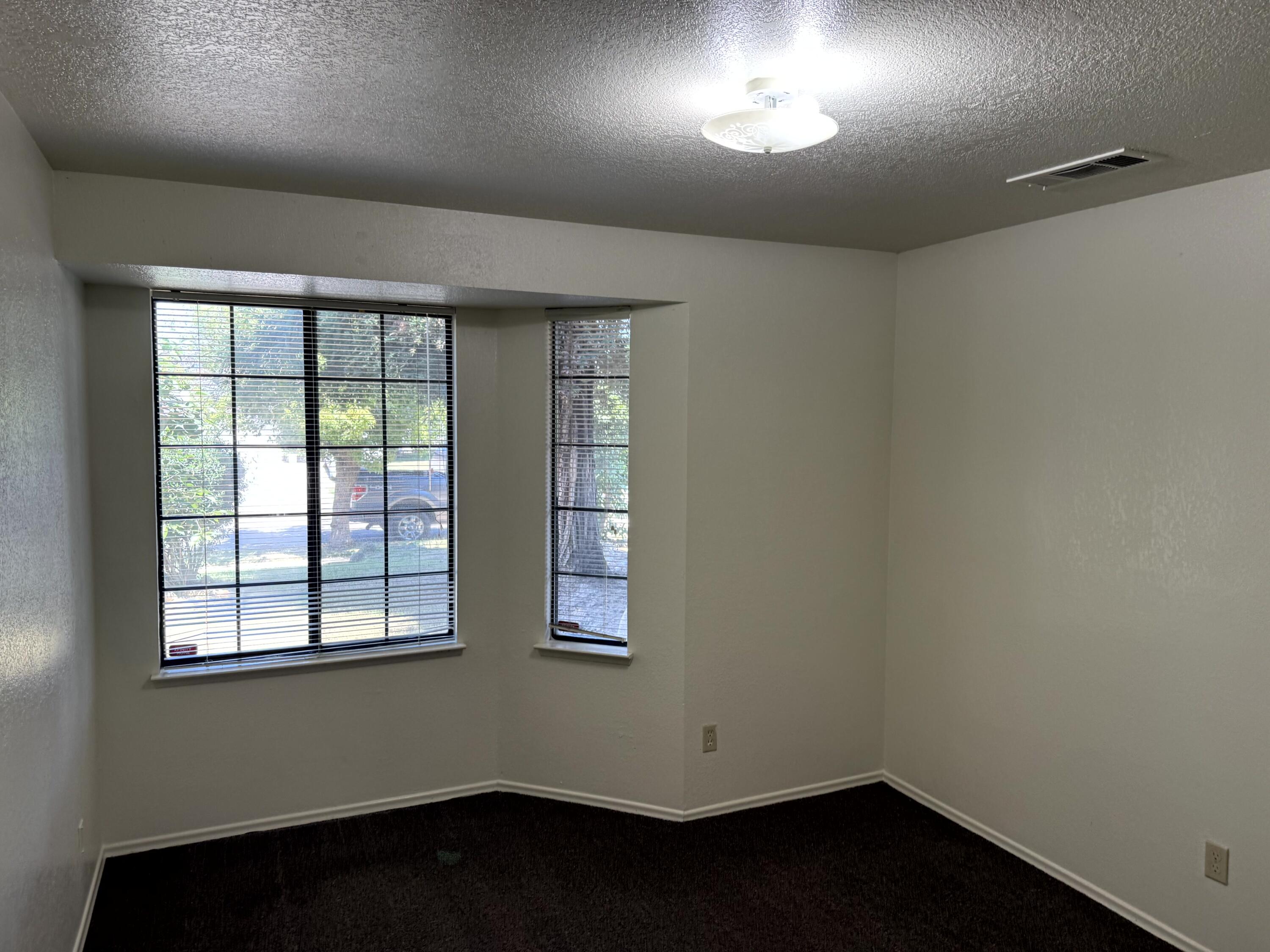 1765 E Sandalwood Ave, Tulare, CA 93274
