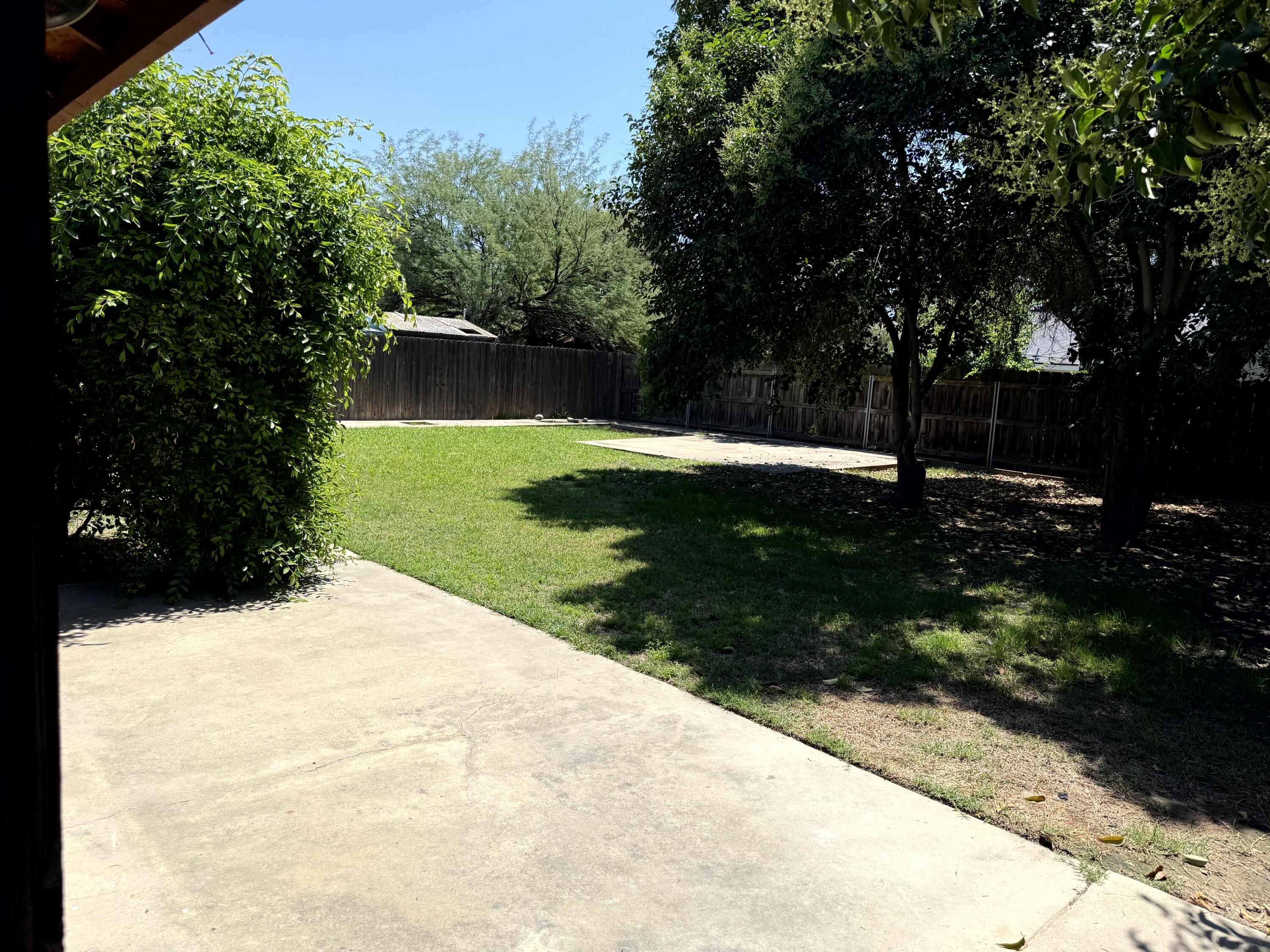 1765 E Sandalwood Ave, Tulare, CA 93274