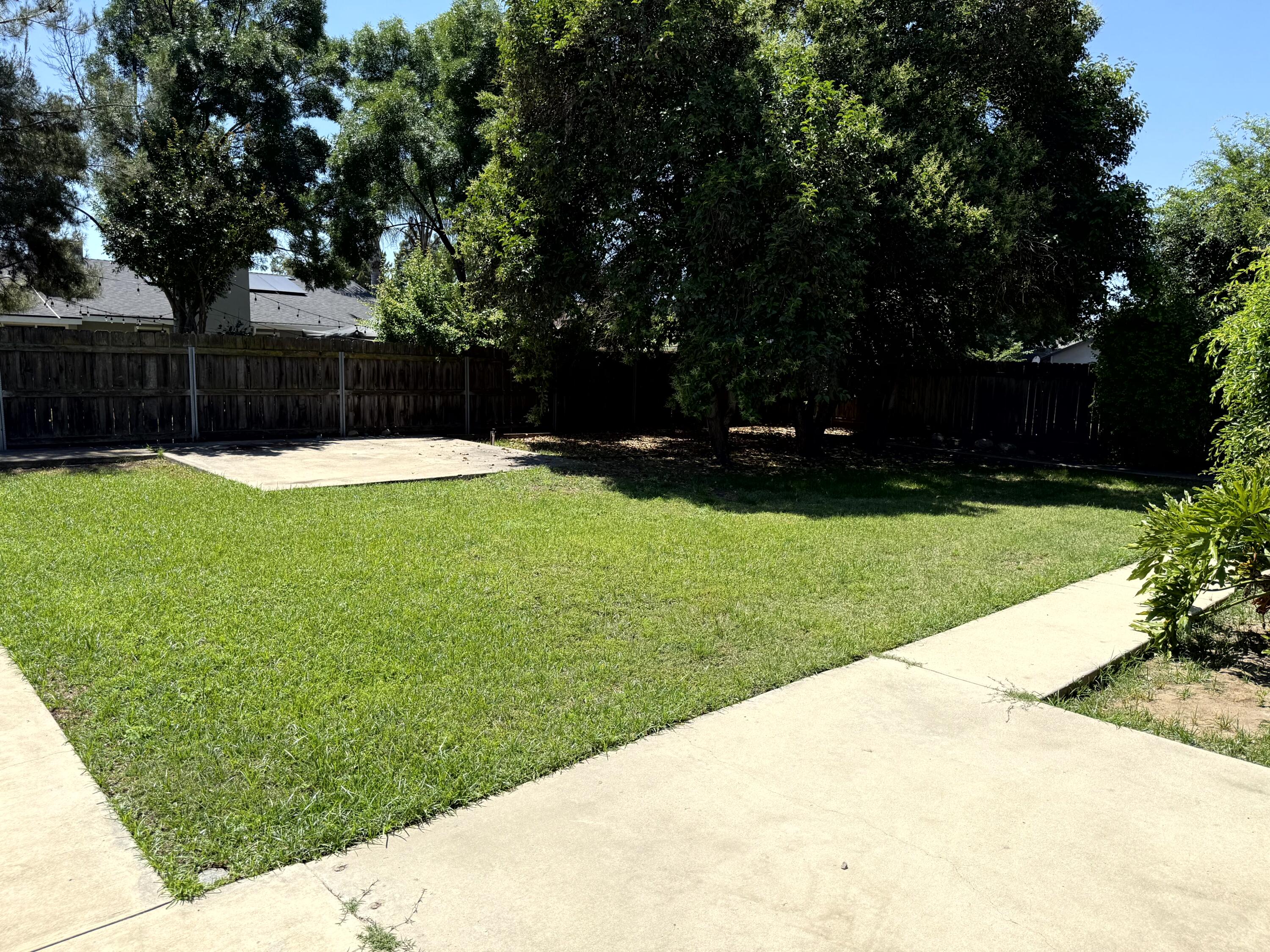 1765 E Sandalwood Ave, Tulare, CA 93274