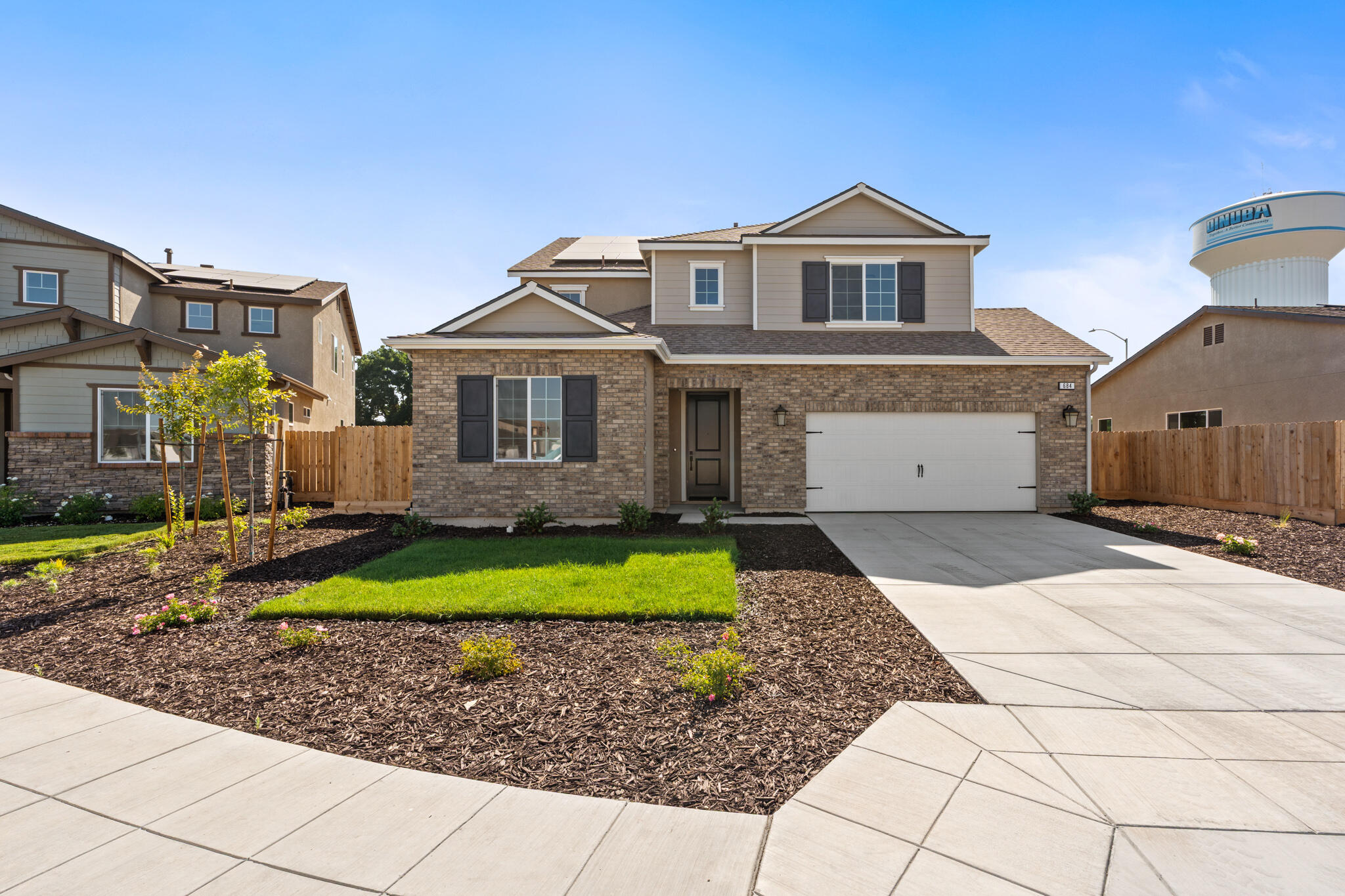 684 S Plum St, Dinuba, CA 93618
