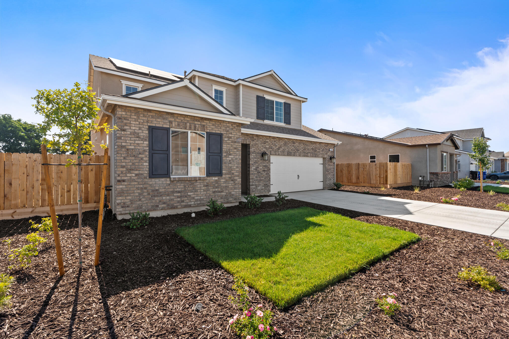 684 S Plum St, Dinuba, CA 93618