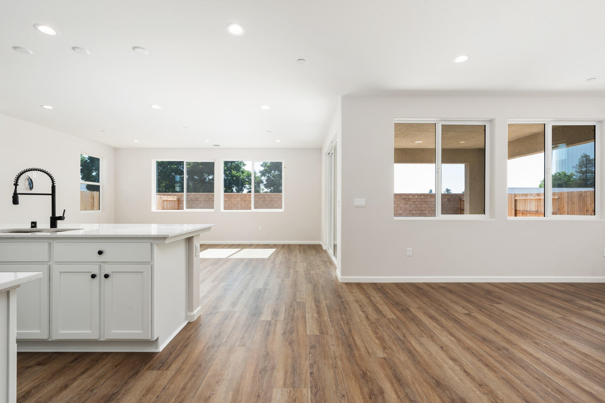 684 S Plum St, Dinuba, CA 93618