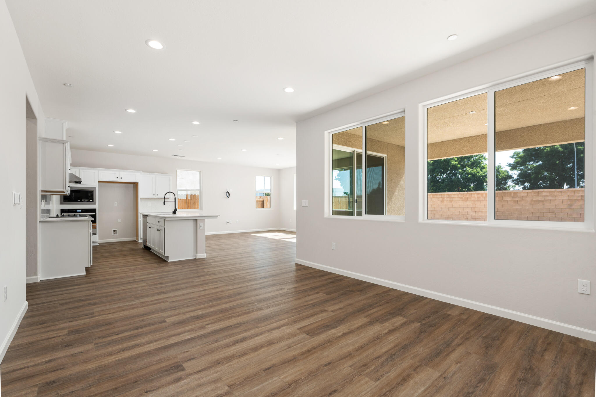 684 S Plum St, Dinuba, CA 93618