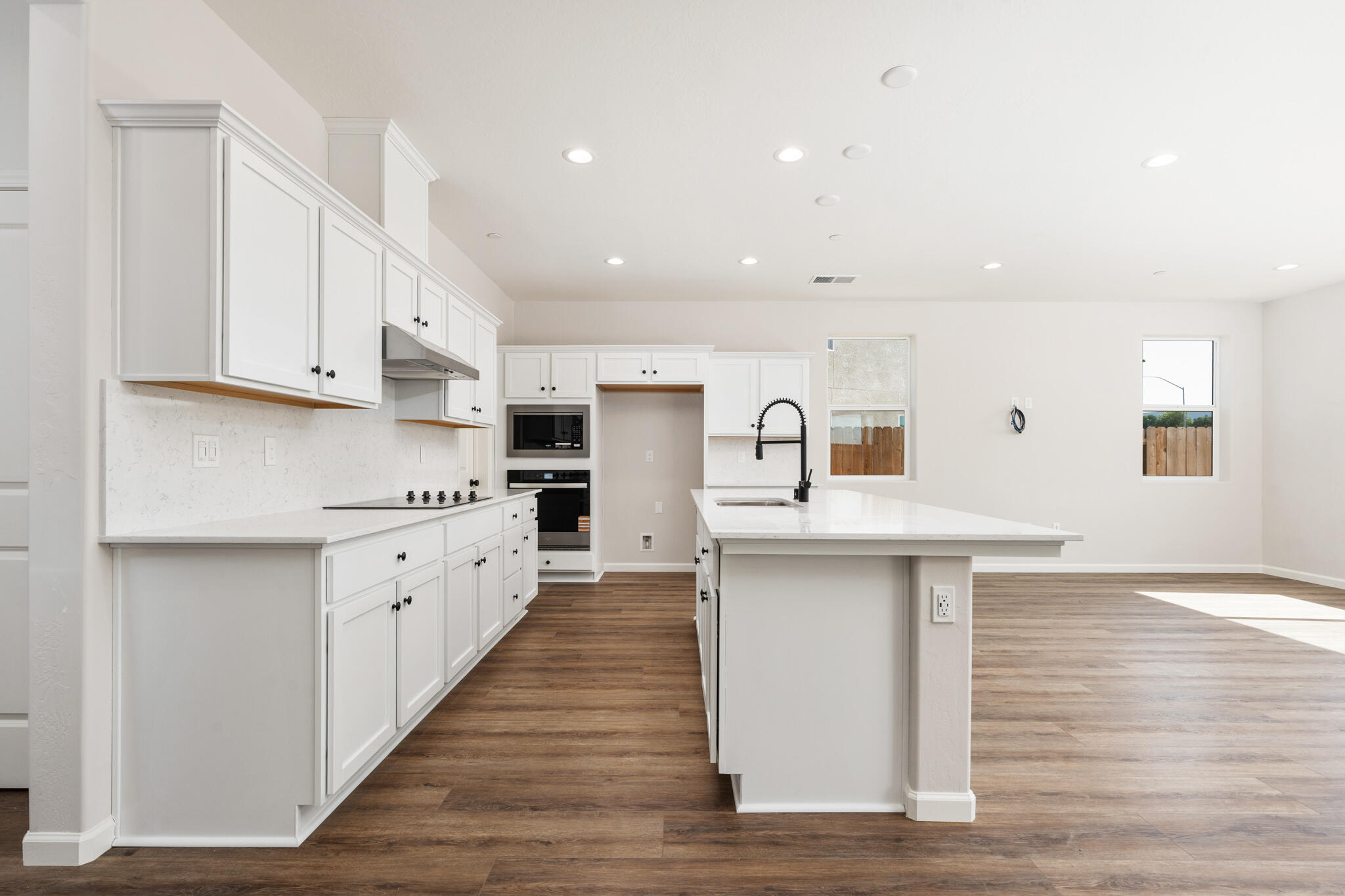 684 S Plum St, Dinuba, CA 93618