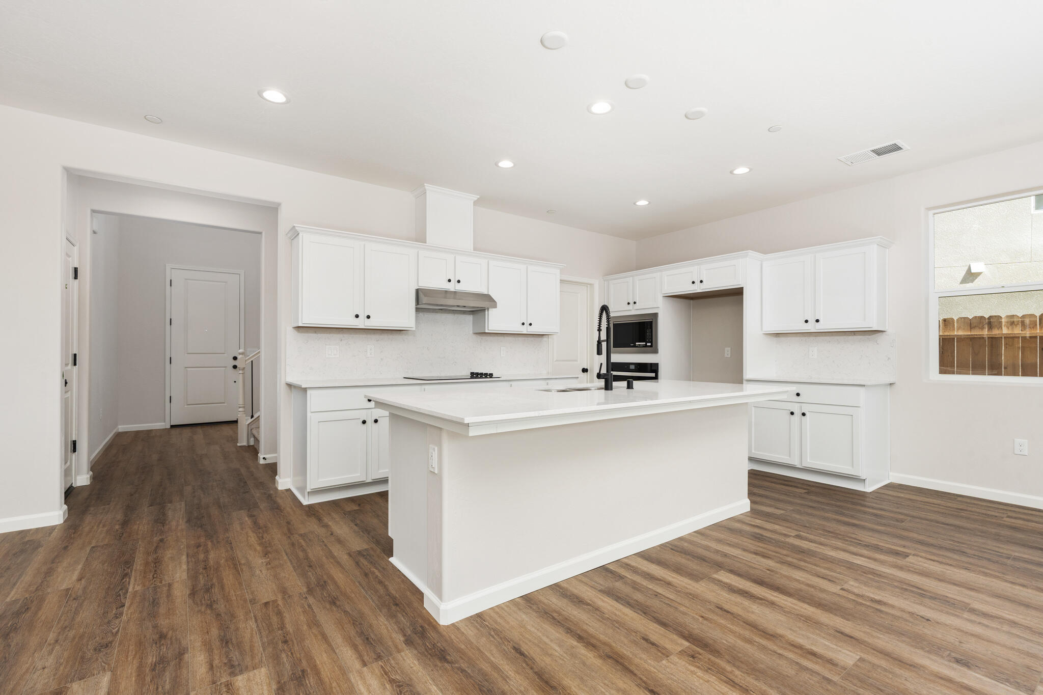 684 S Plum St, Dinuba, CA 93618