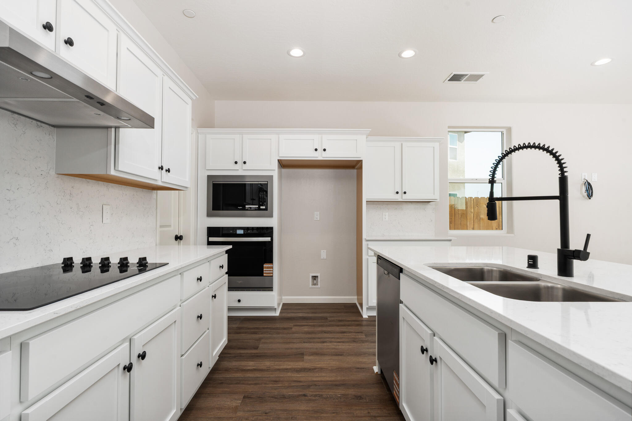 684 S Plum St, Dinuba, CA 93618