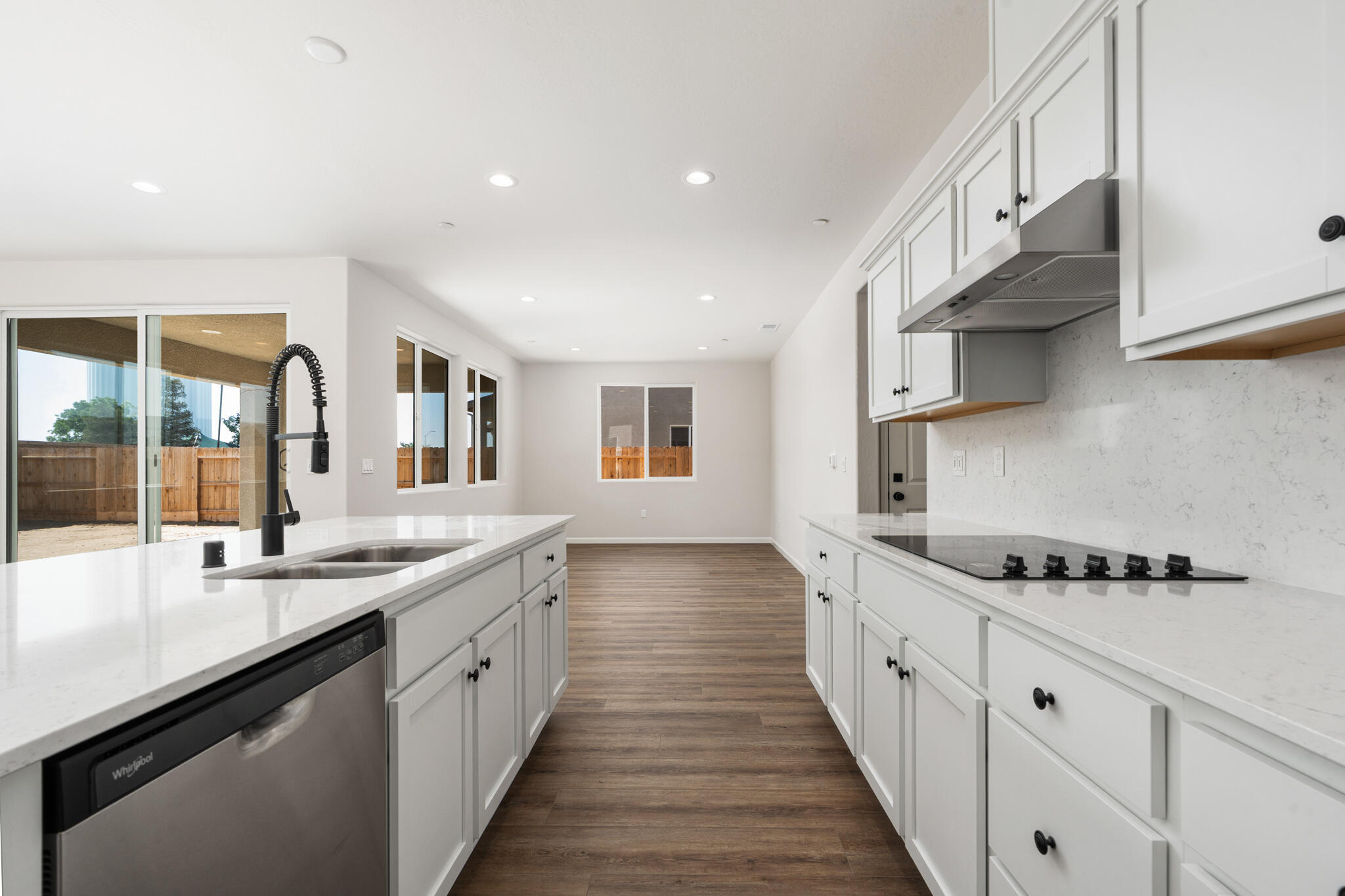 684 S Plum St, Dinuba, CA 93618