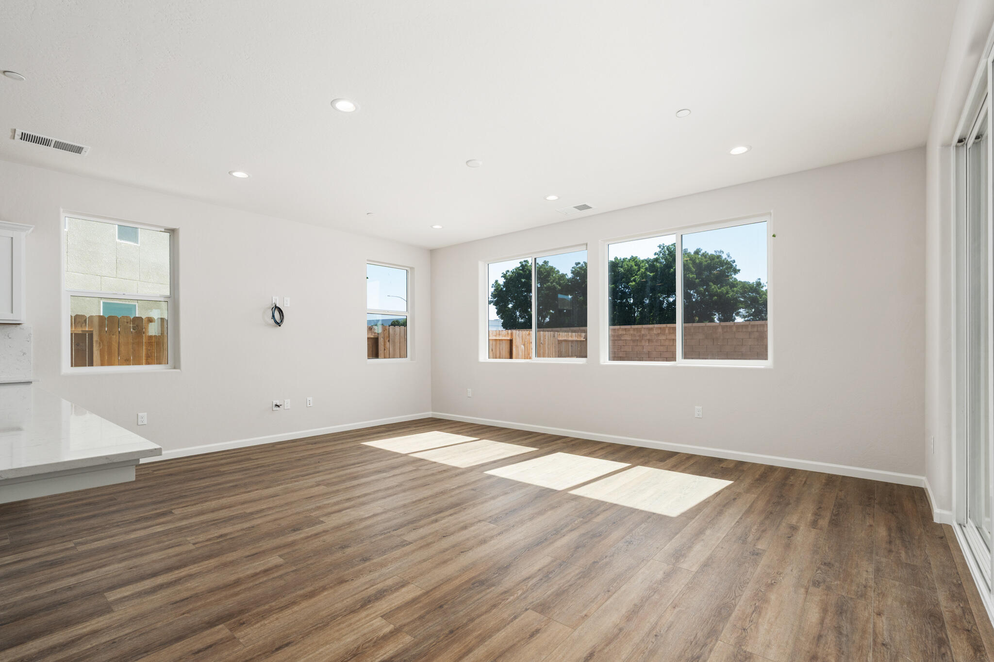 684 S Plum St, Dinuba, CA 93618