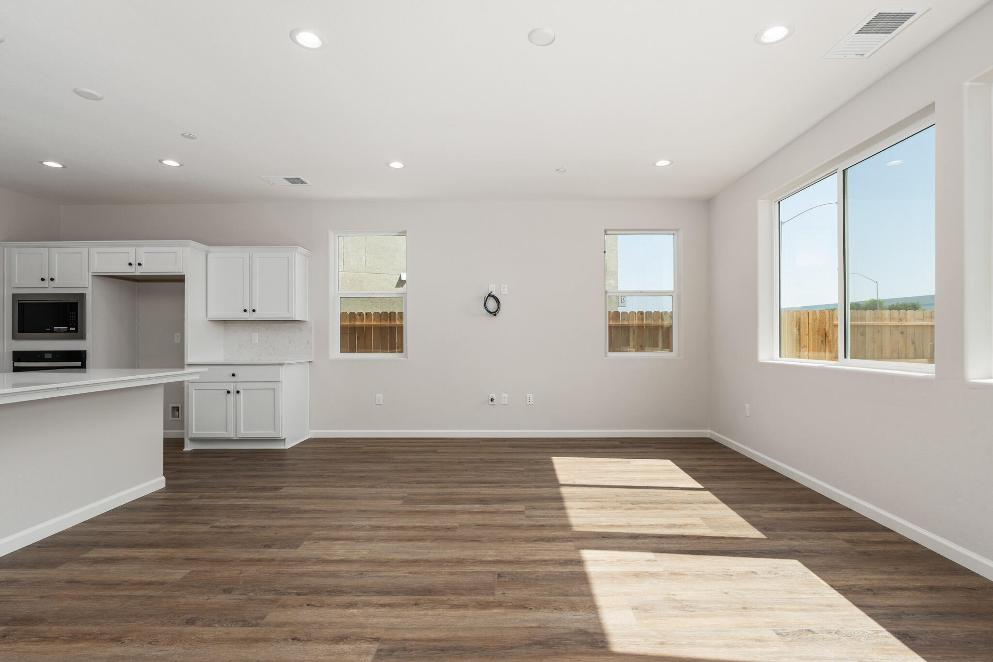 684 S Plum St, Dinuba, CA 93618